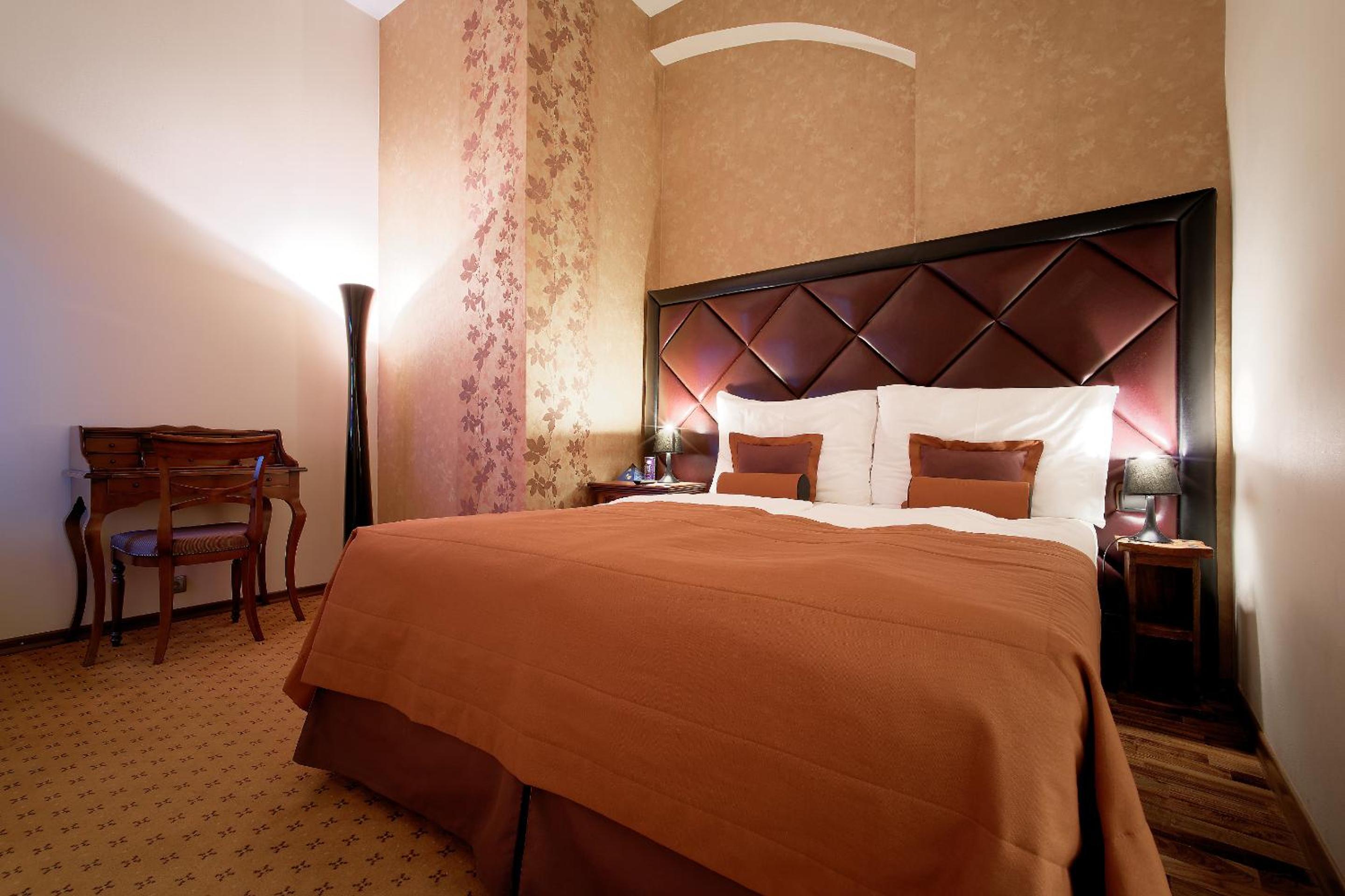Double or Twin Room - Photo 7