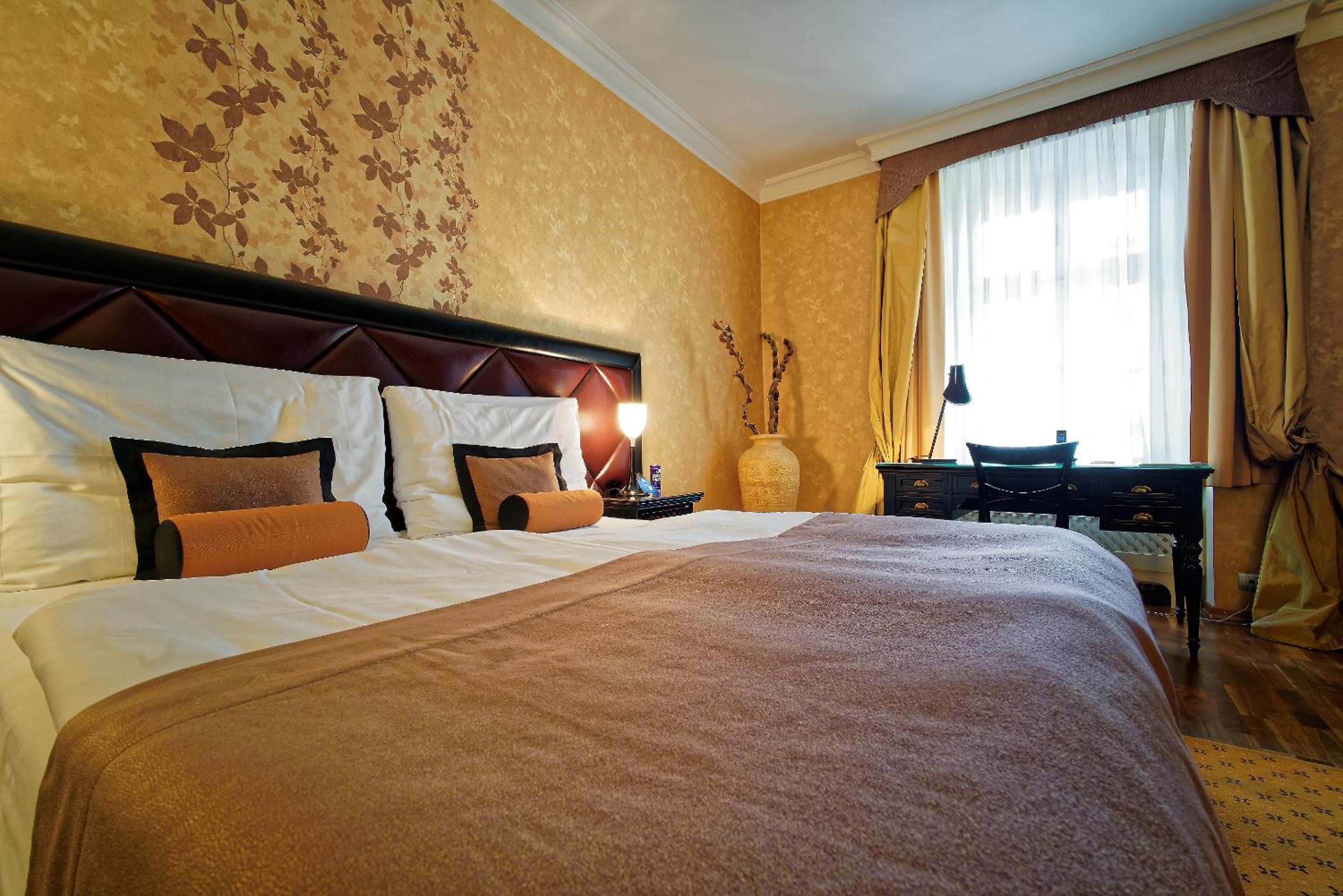 Double or Twin Room - Photo 6
