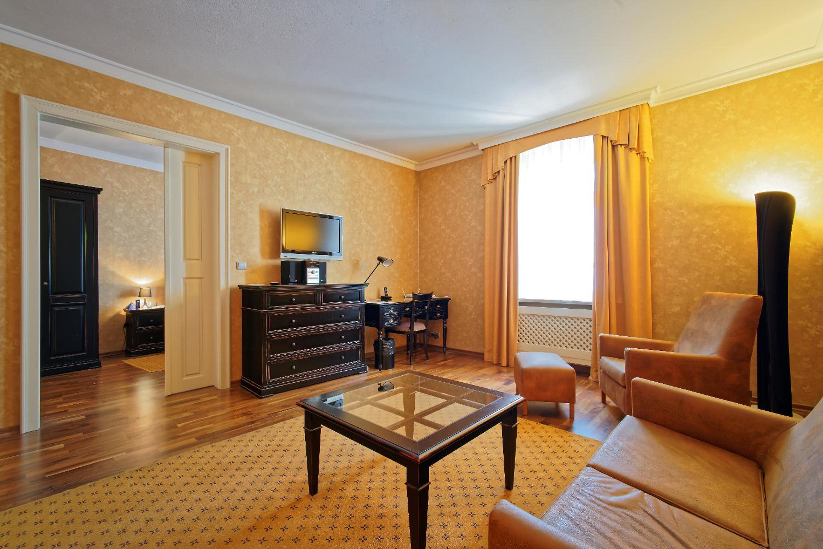 One-Bedroom Apartment - Photo 4