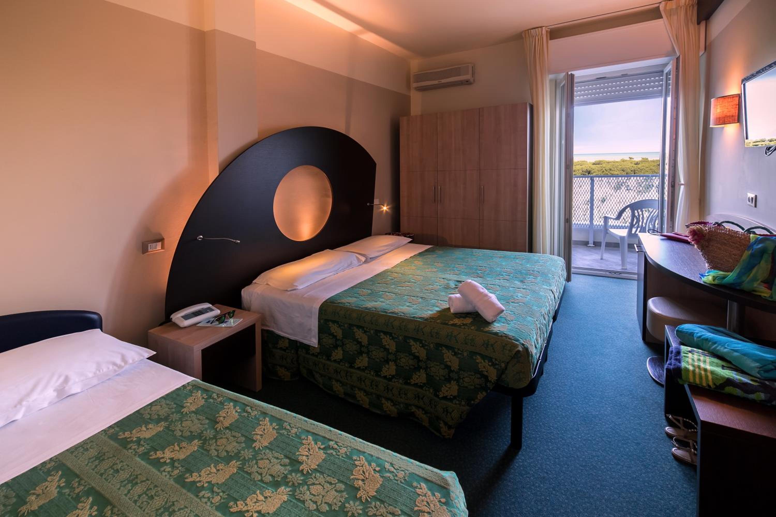Quadruple Room - Photo 1