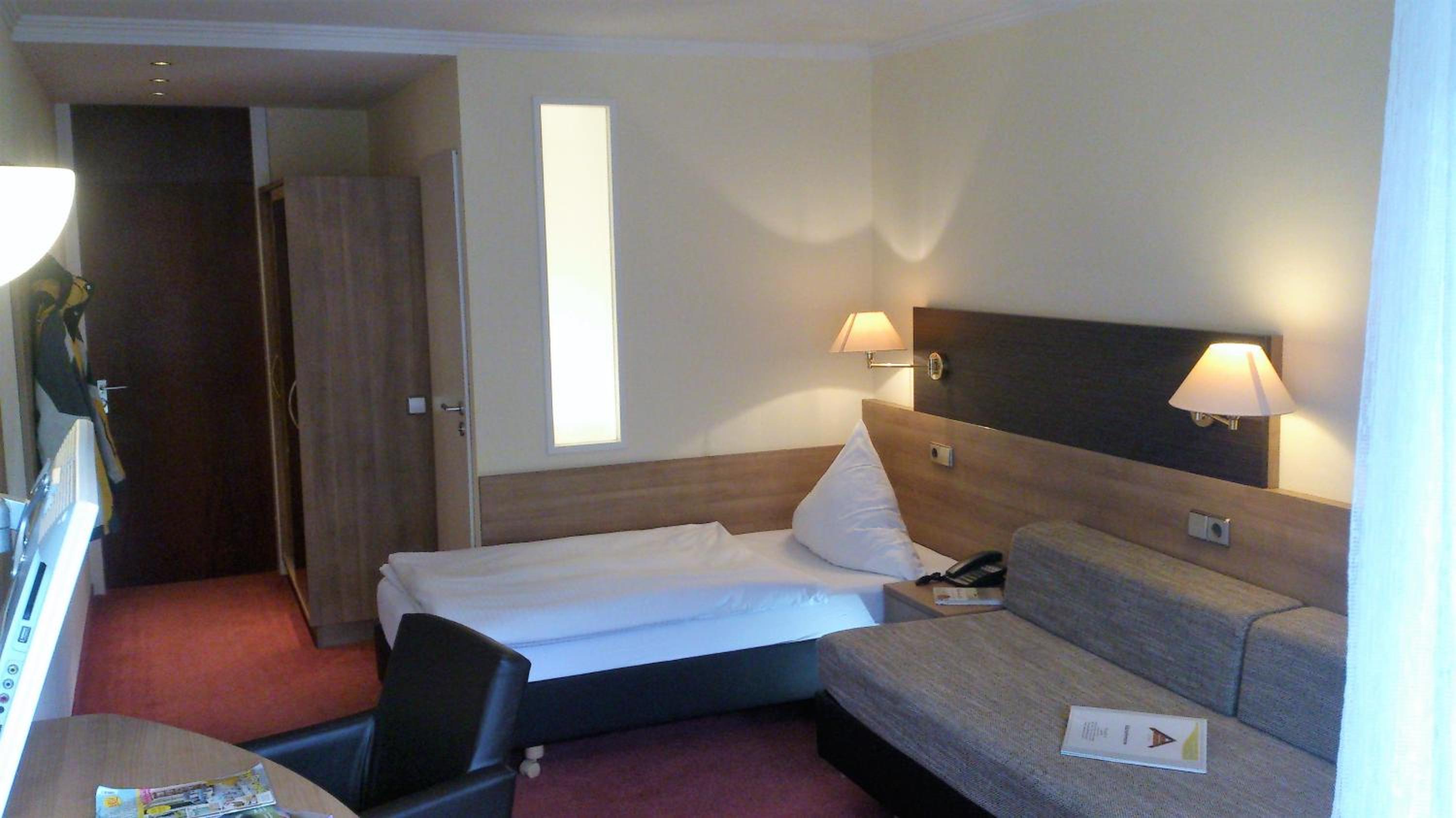 Economy Twin Room photo 3