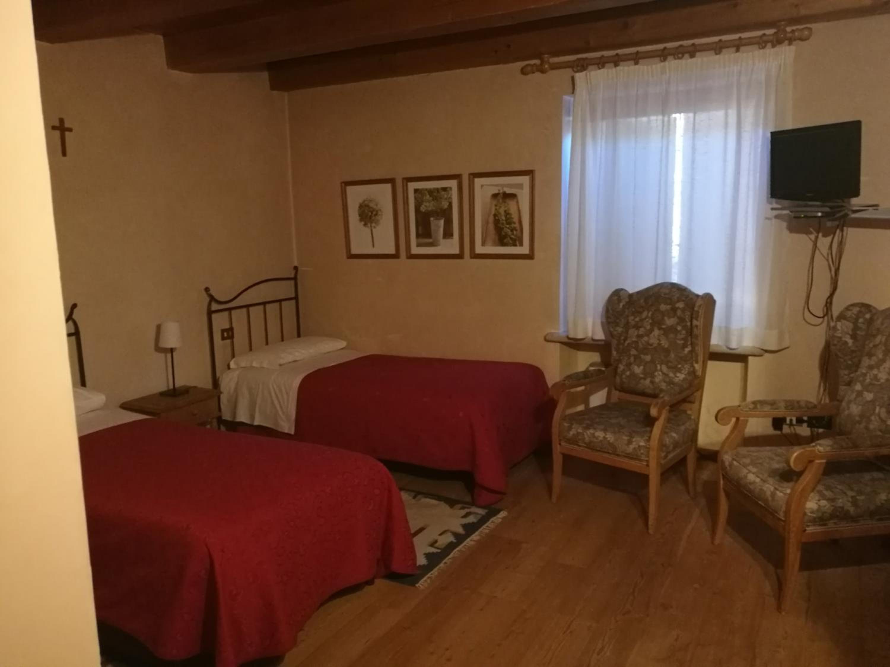 Standard Twin Room photo 2