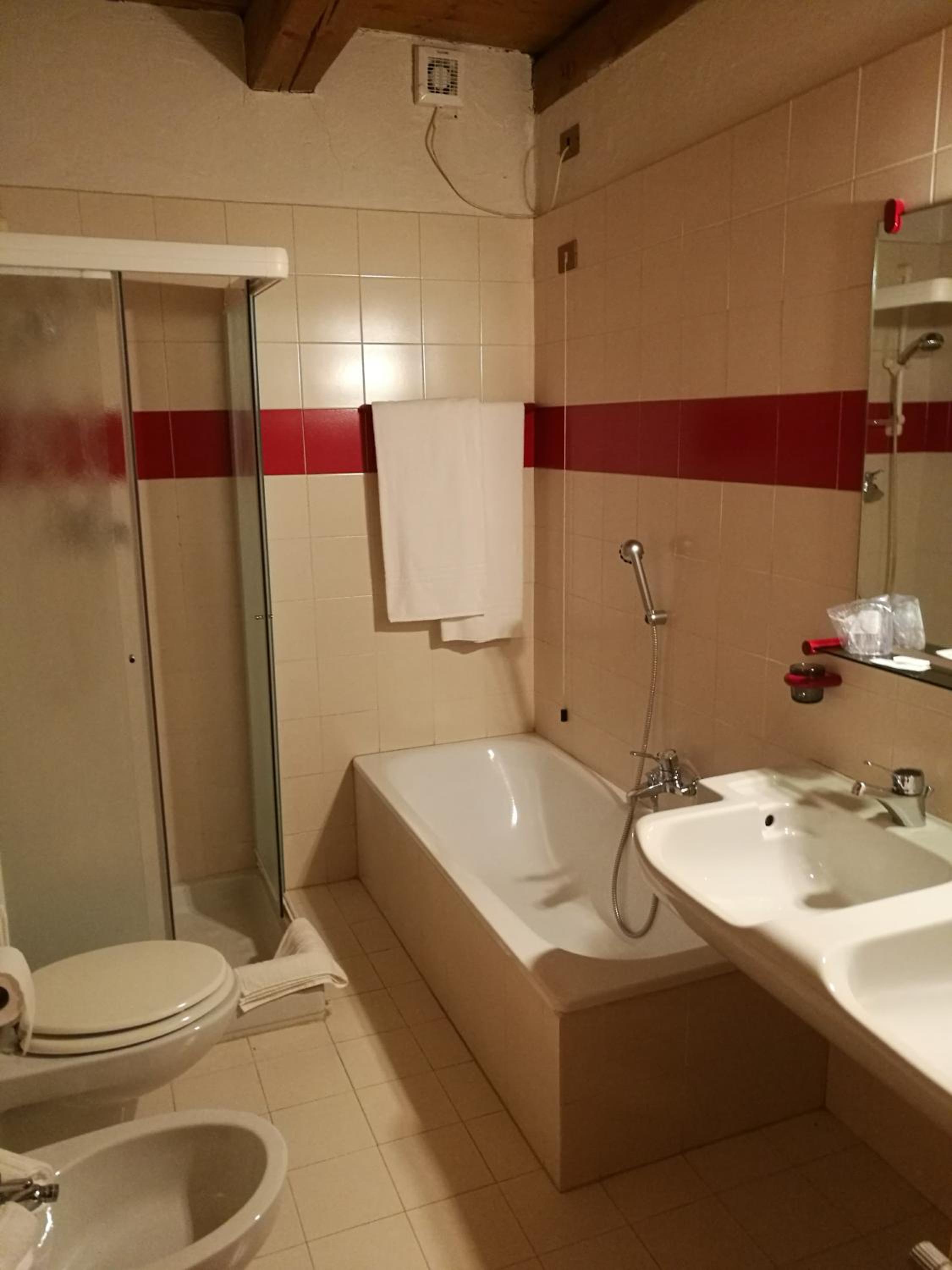 Standard Twin Room photo 3