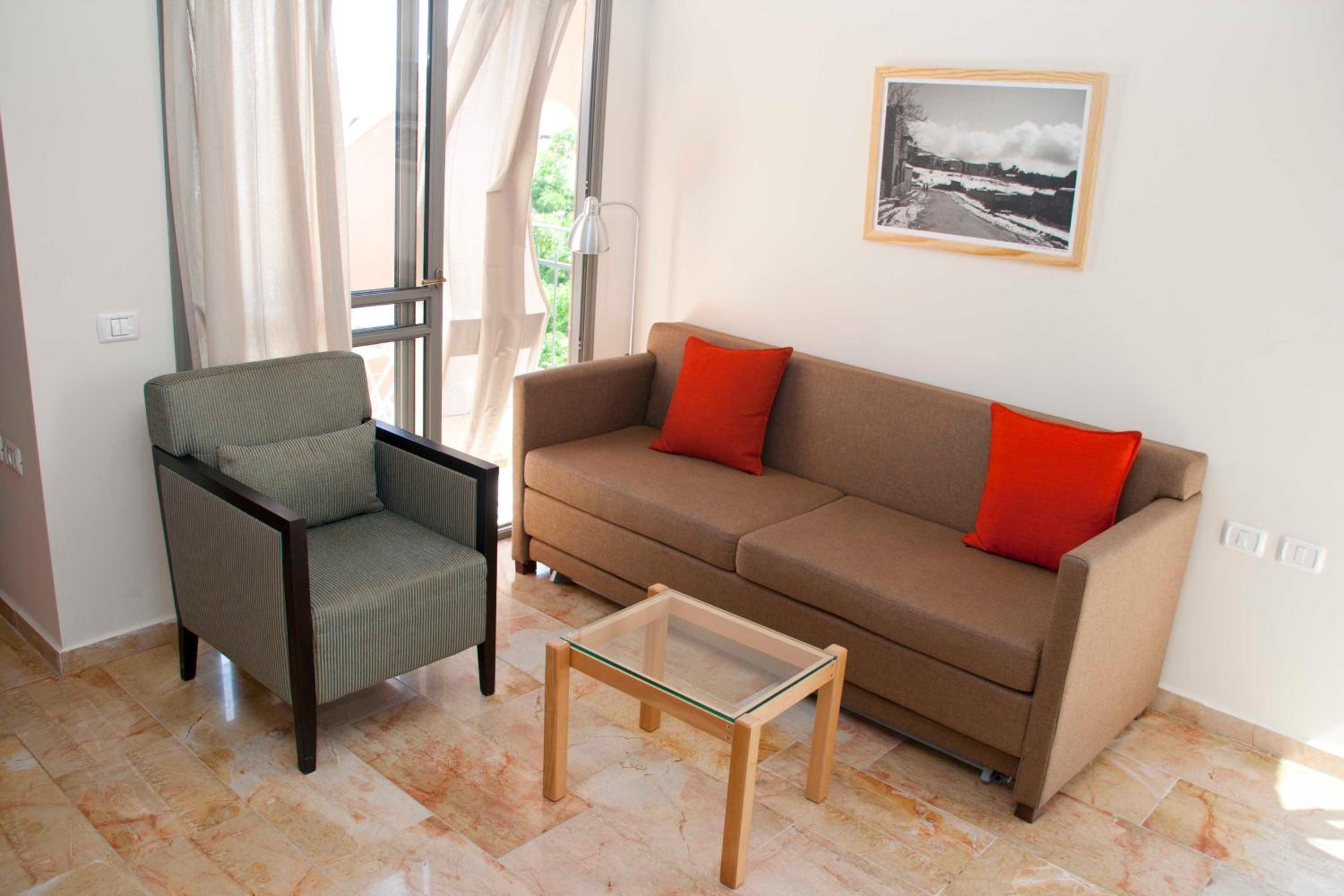 One-Bedroom Apartment with Balcony - Photo 4