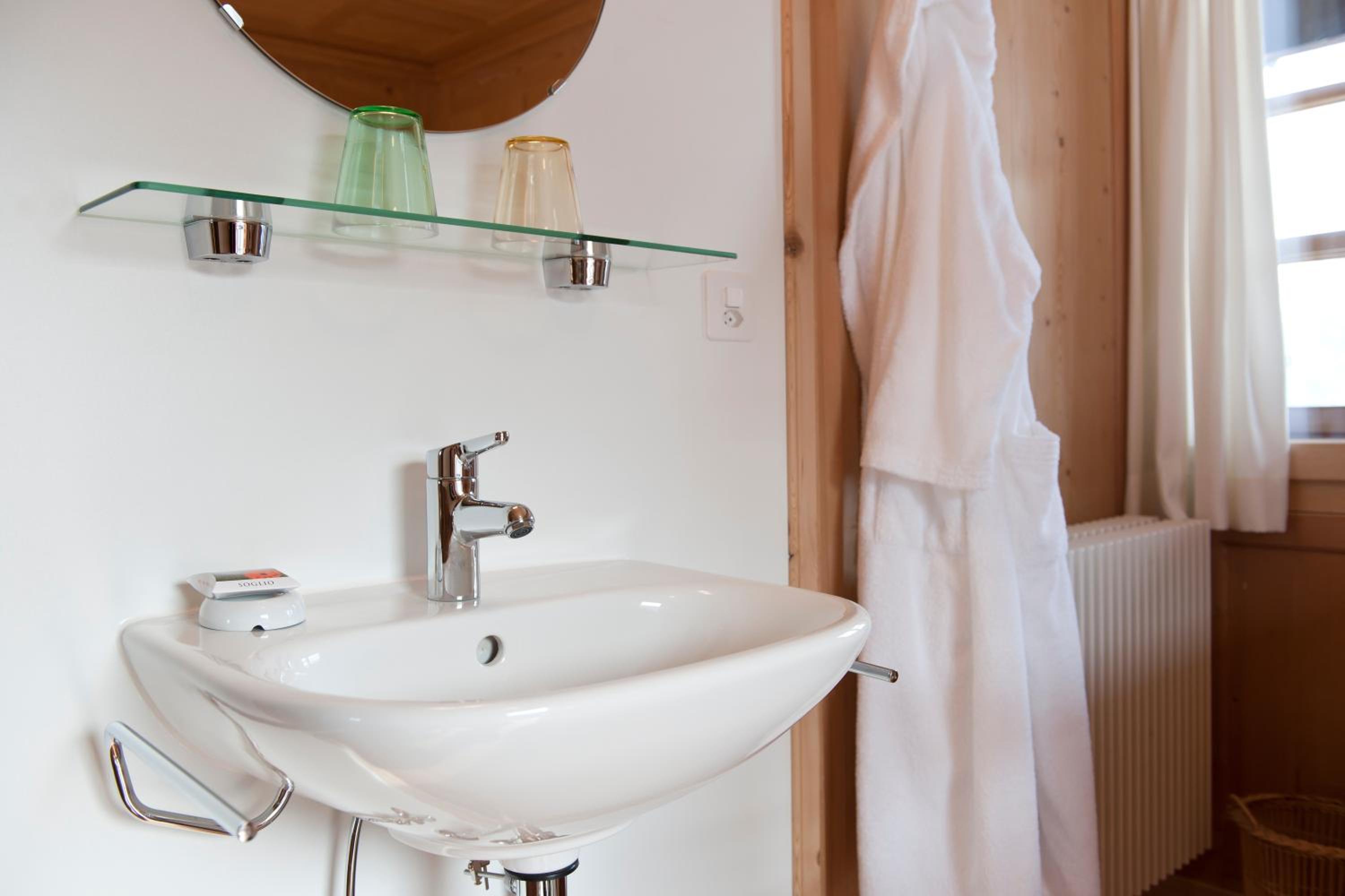 Double Room with Private Bathroom - Photo 3