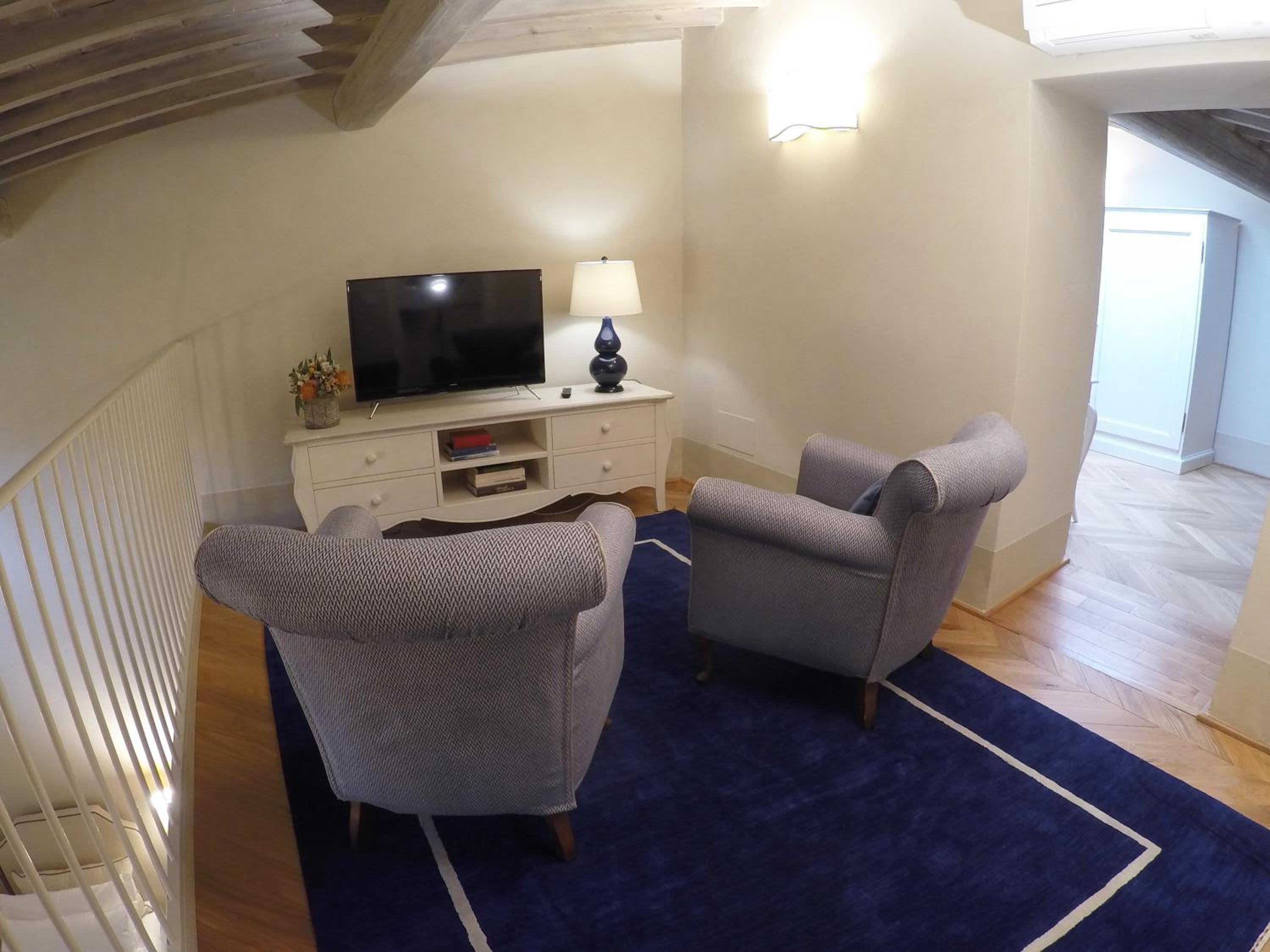 Deluxe Junior Suite photo 3