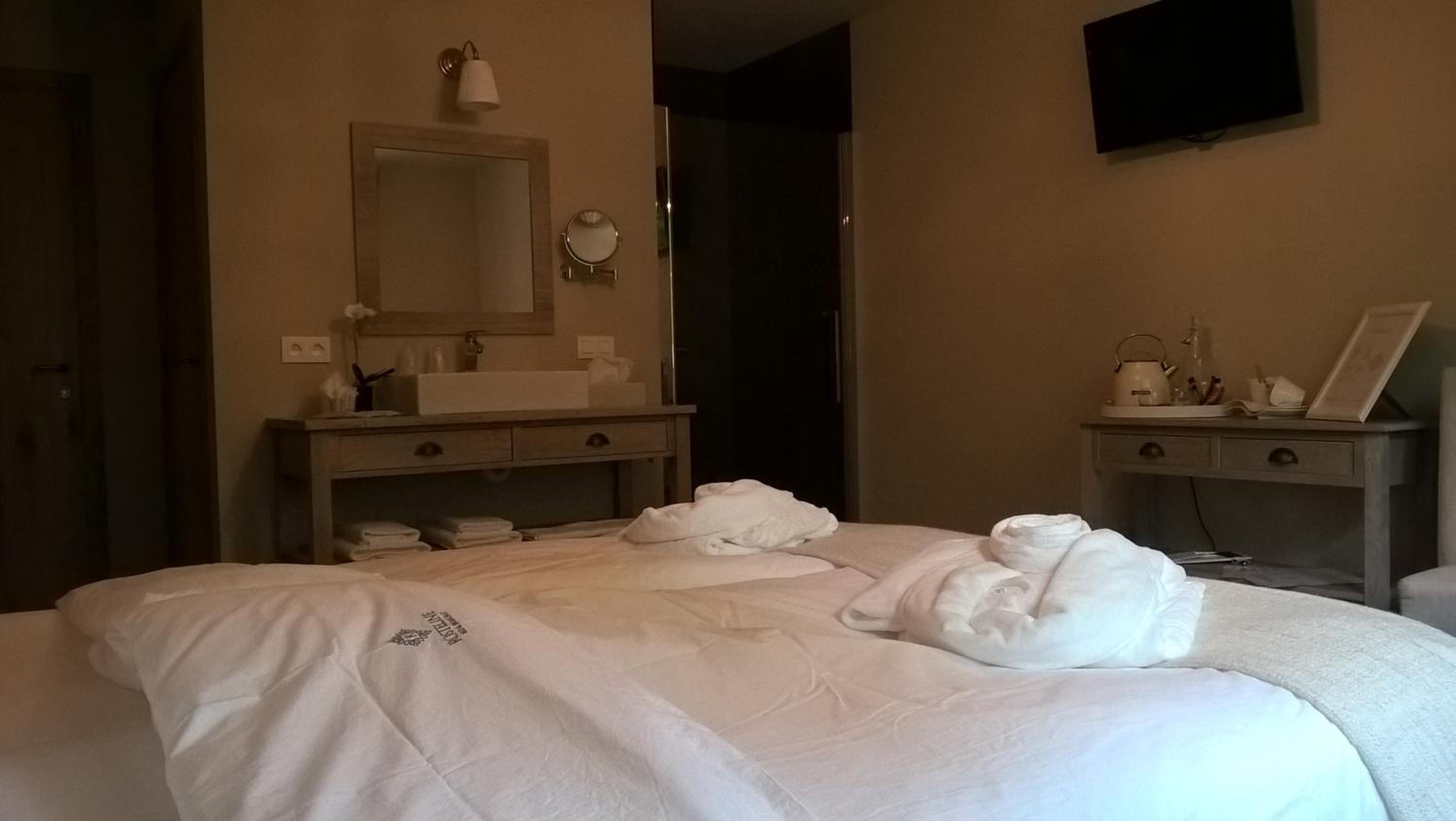 Deluxe Room - Photo 2