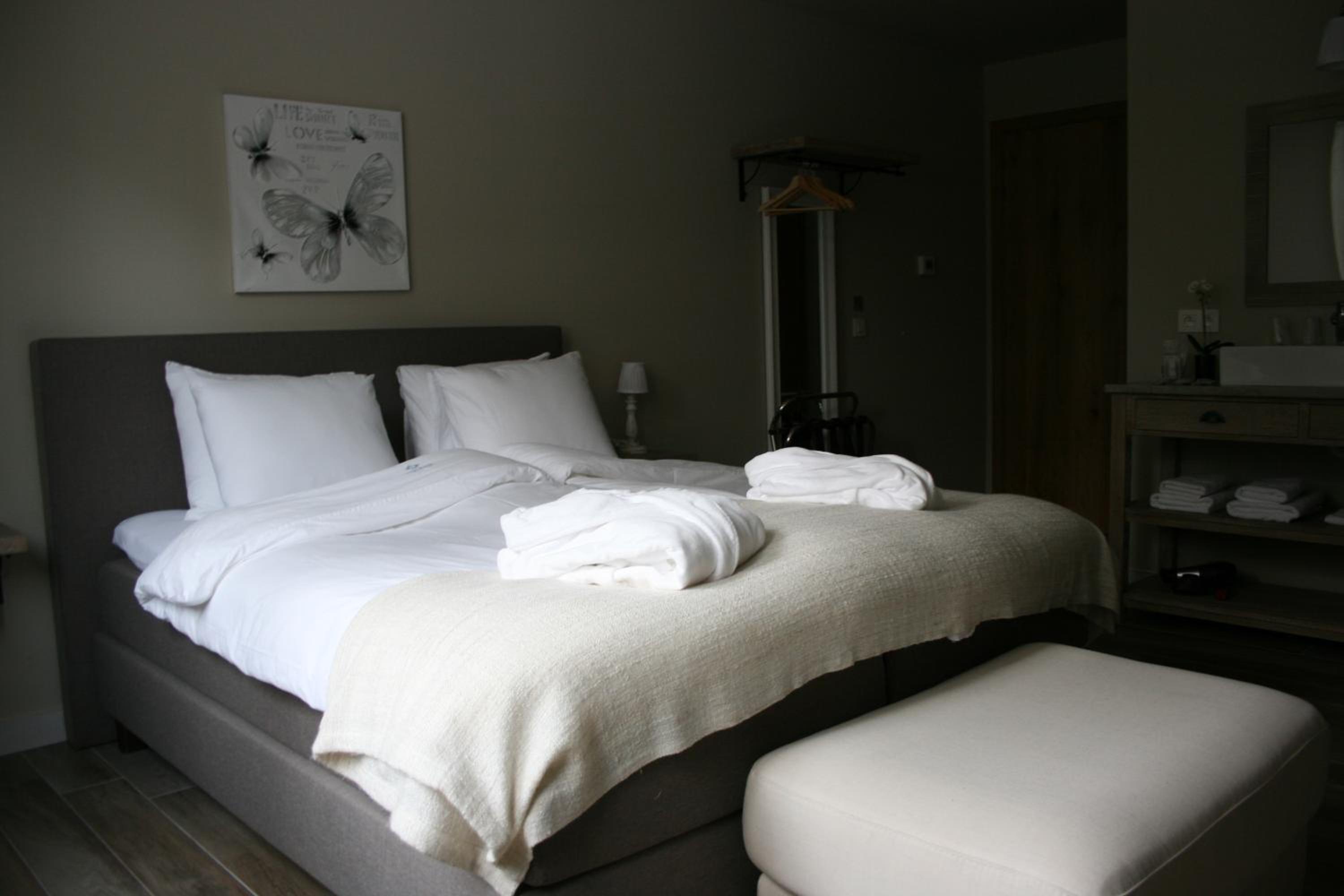 Deluxe Room - Photo 4