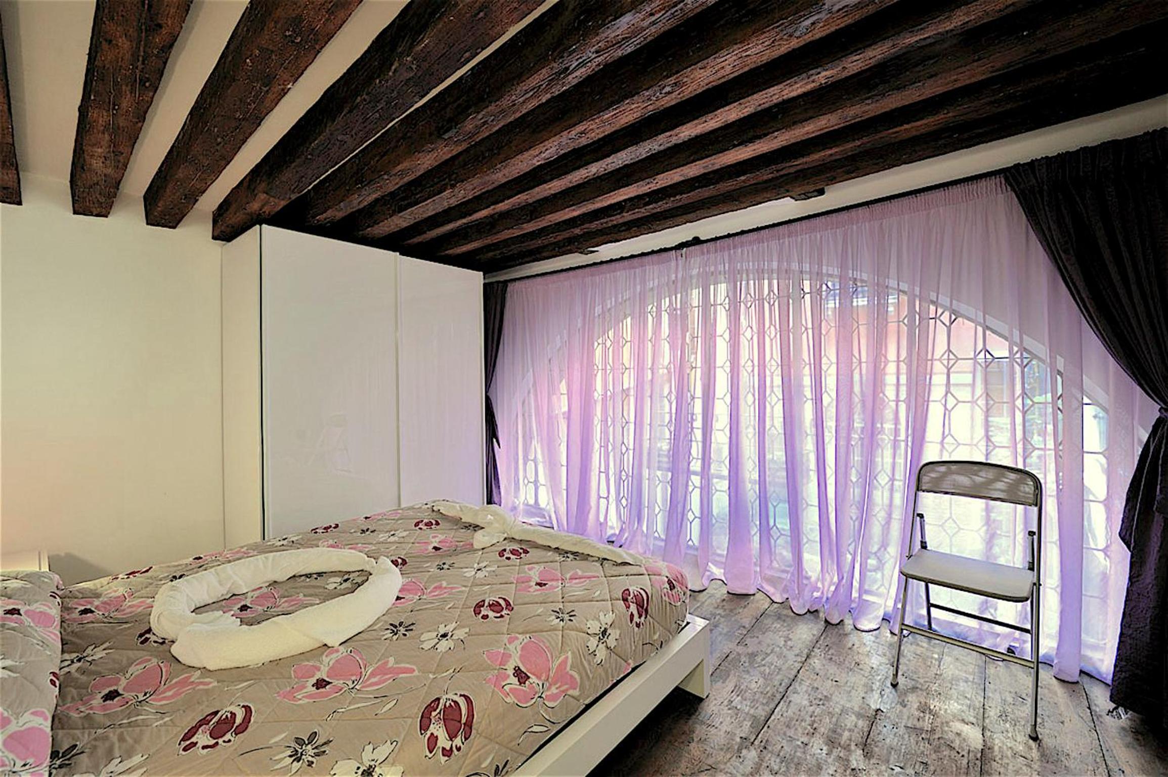 Apartment with Canal View photo 3