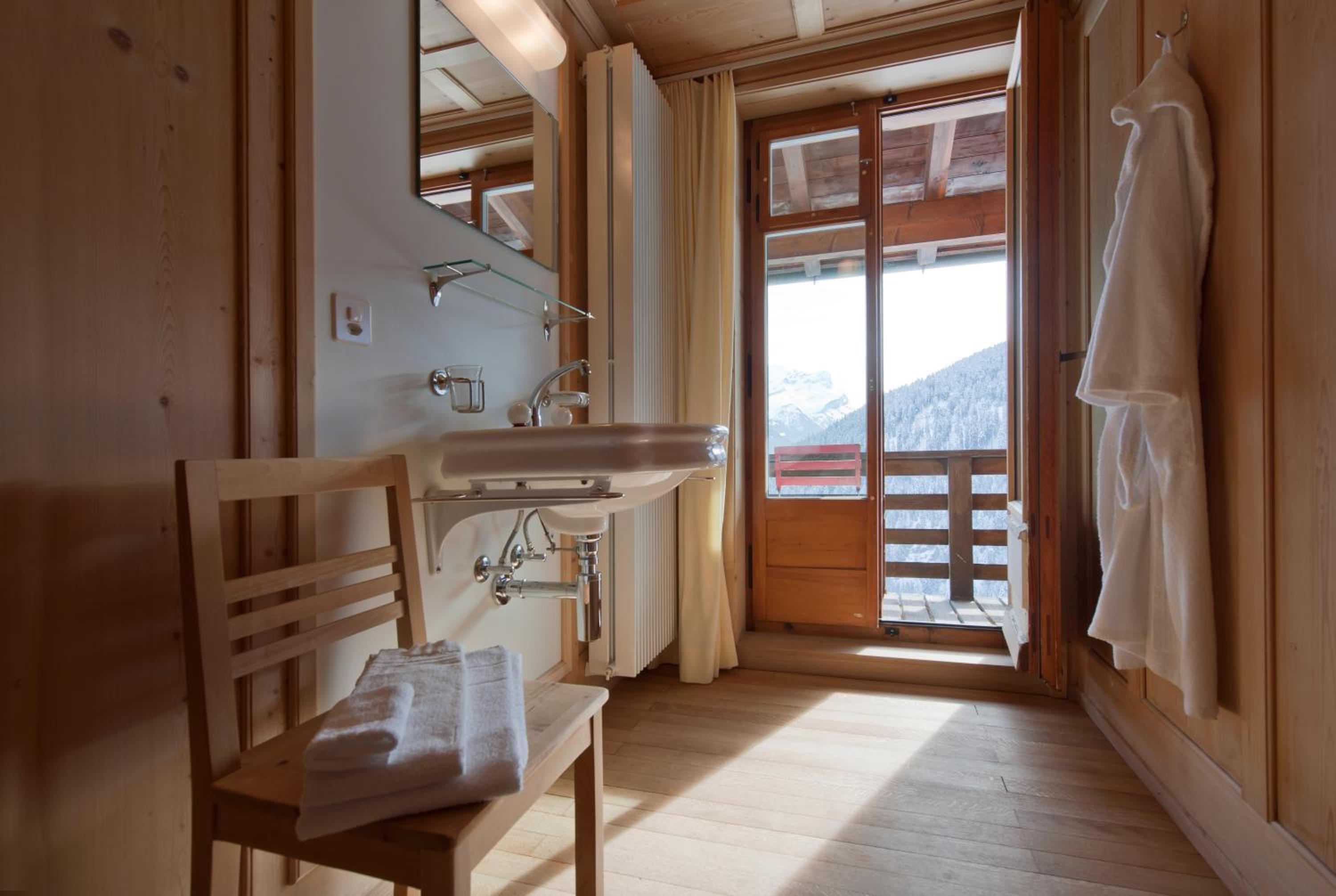 Single Room with Shared Bathroom photo 2