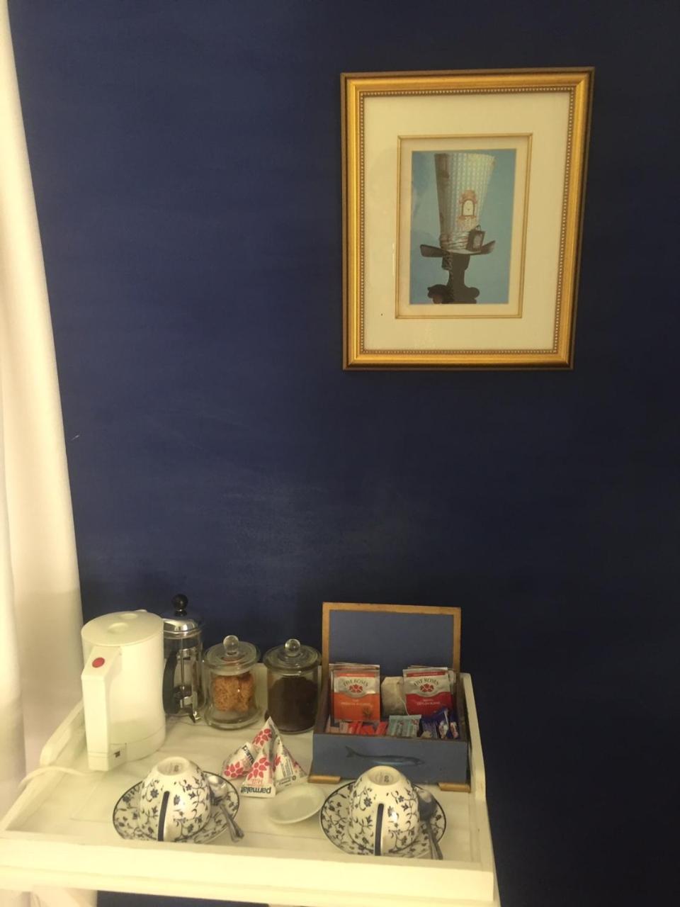 Cottage With Garden View - Blue Room photo 2
