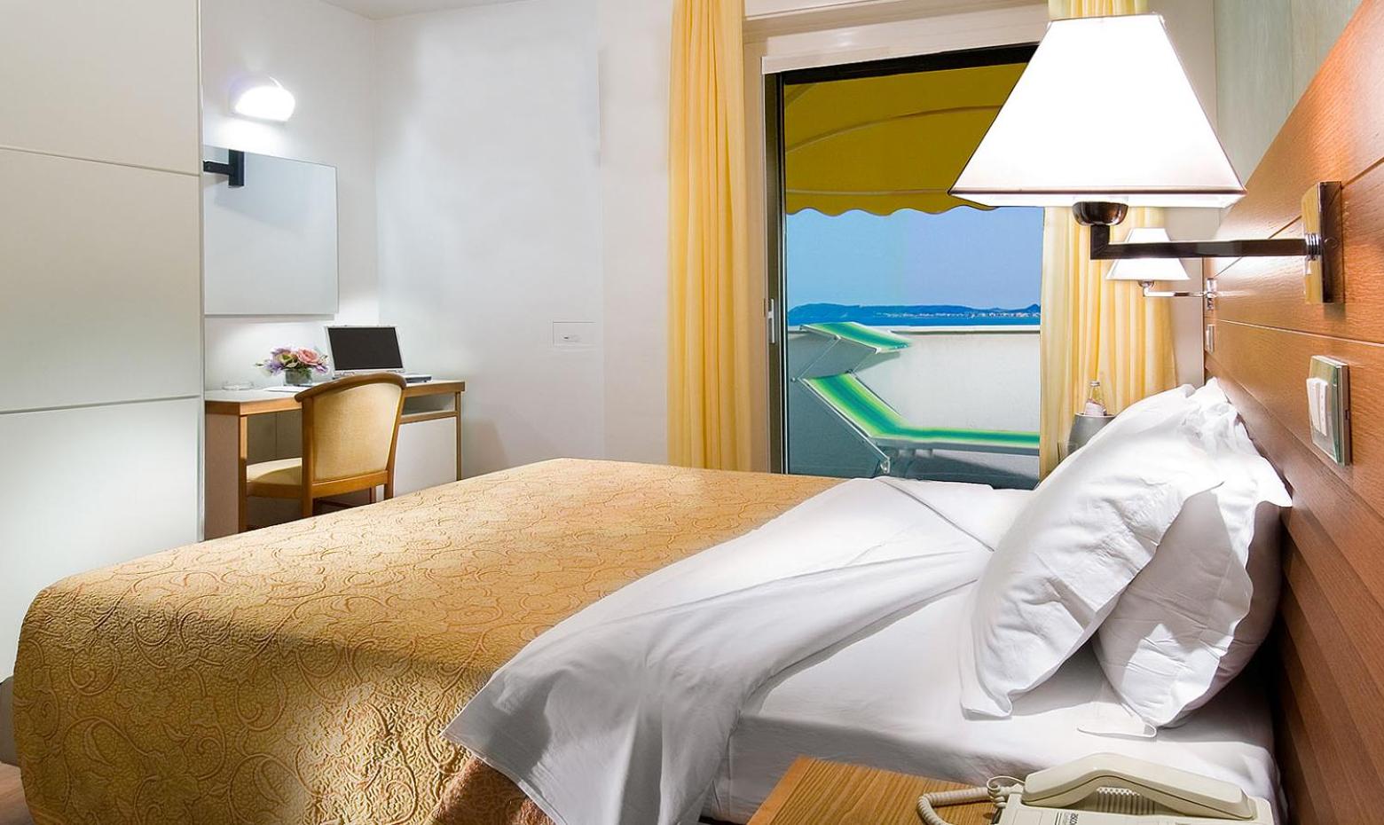 Double or Twin Room with Partial Sea View