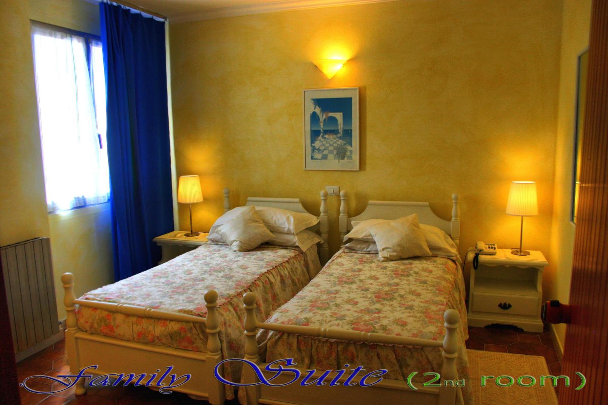 Suite with Sea View (4 Adults) - Photo 1