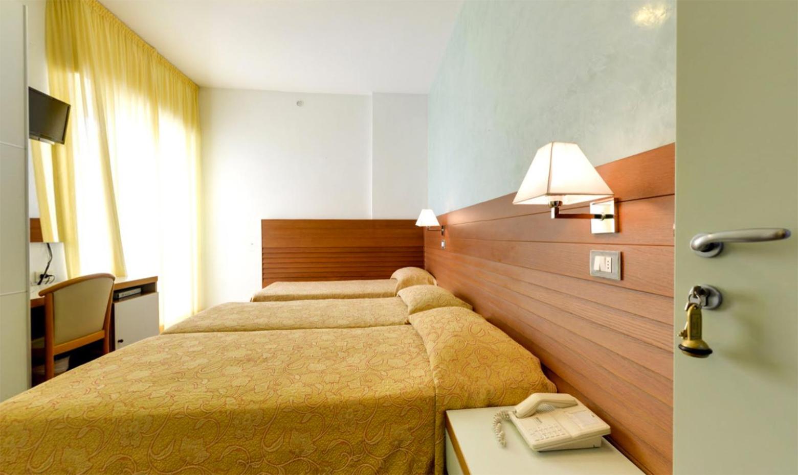 Triple Room with Partial Sea View