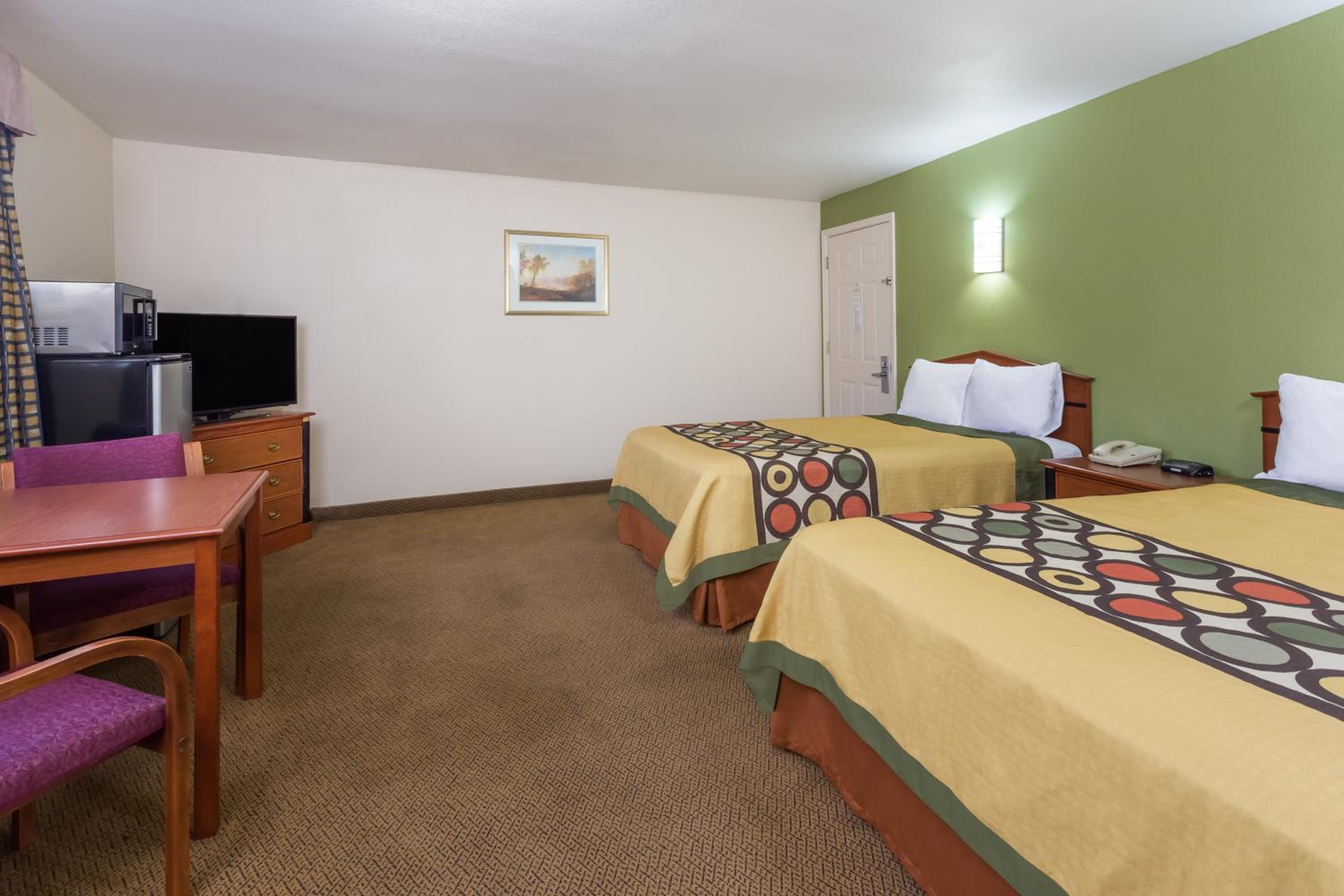 Deluxe Double Suite - Non-Smoking photo 1
