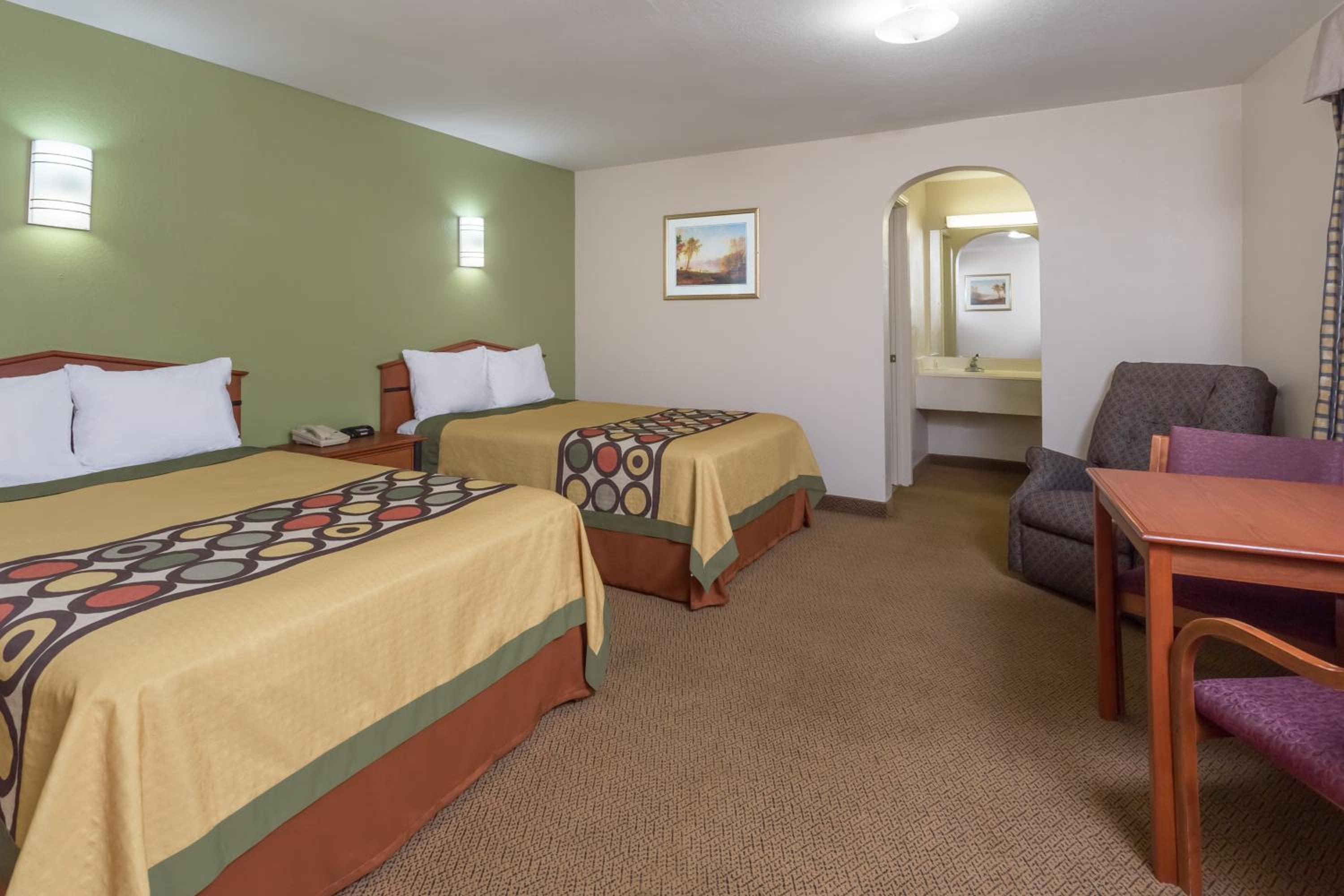 Double Room with Two Double Beds - Non-Smoking - Photo 2