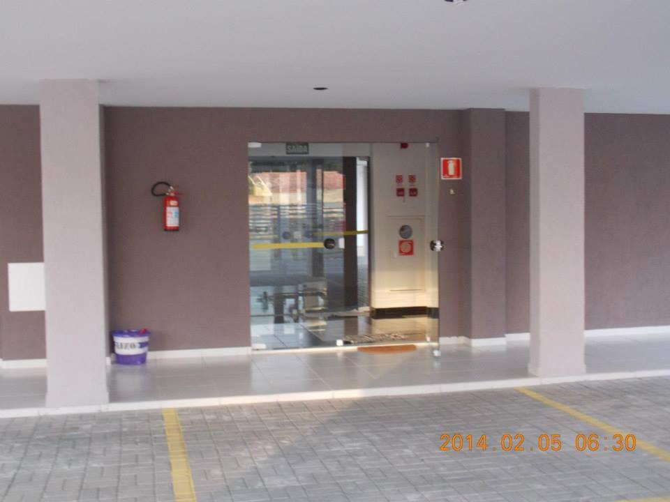 Apartment with Balcony - Photo 4
