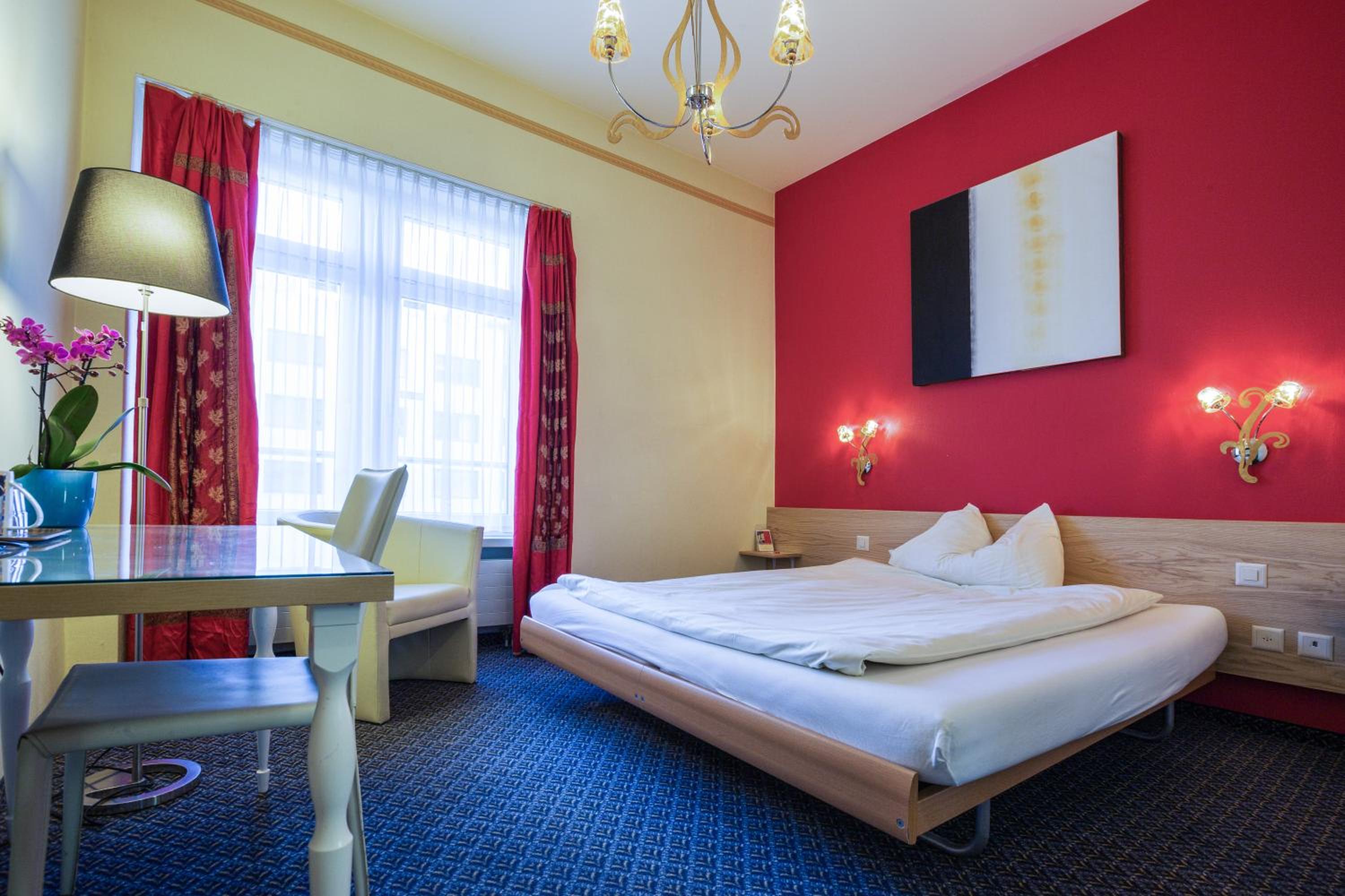 Cozy Double or Twin Room photo 3