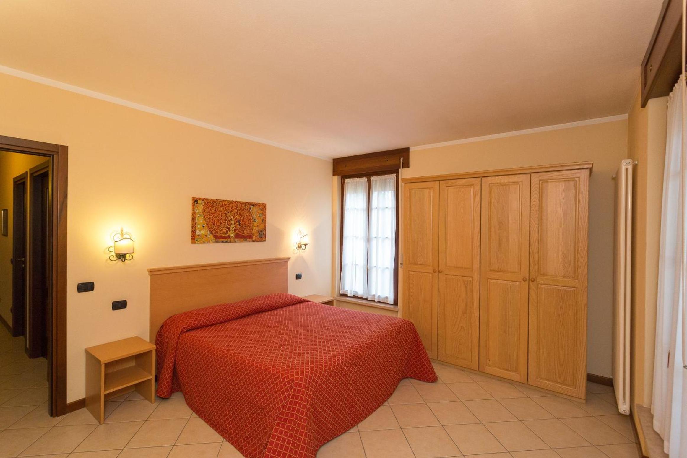 Two-Bedroom Apartment (5 Adults)