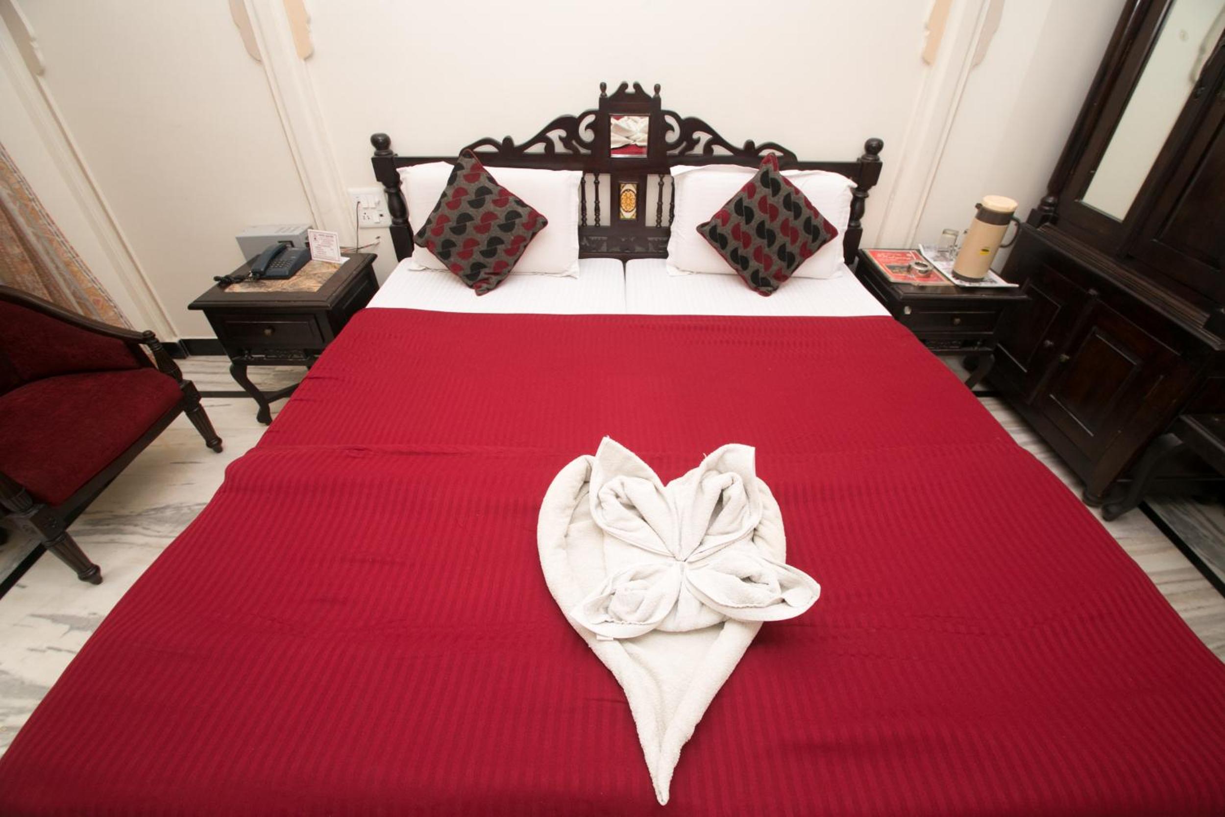 Standard Double Room - 10% off on SURA Cocktails & Cuisines, Enjoy Live Music, Welcome Drink on Arrival and Free Pickup from Railway Station - Photo 12