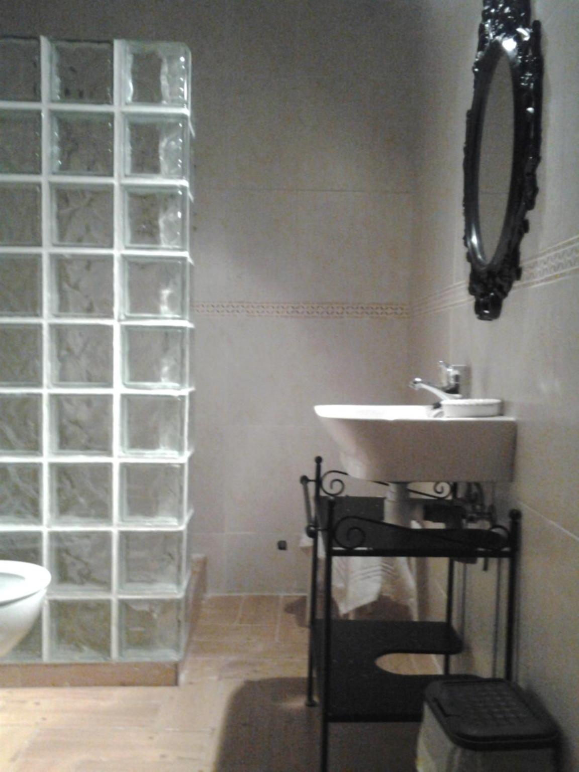 Deluxe Queen Room - Photo 21