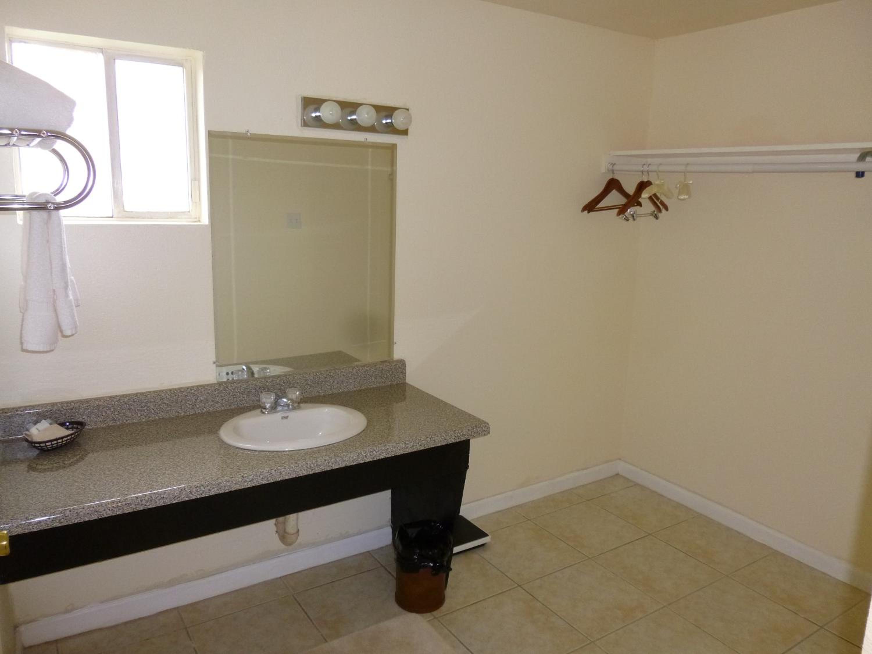 Classic Quadruple Room photo 3