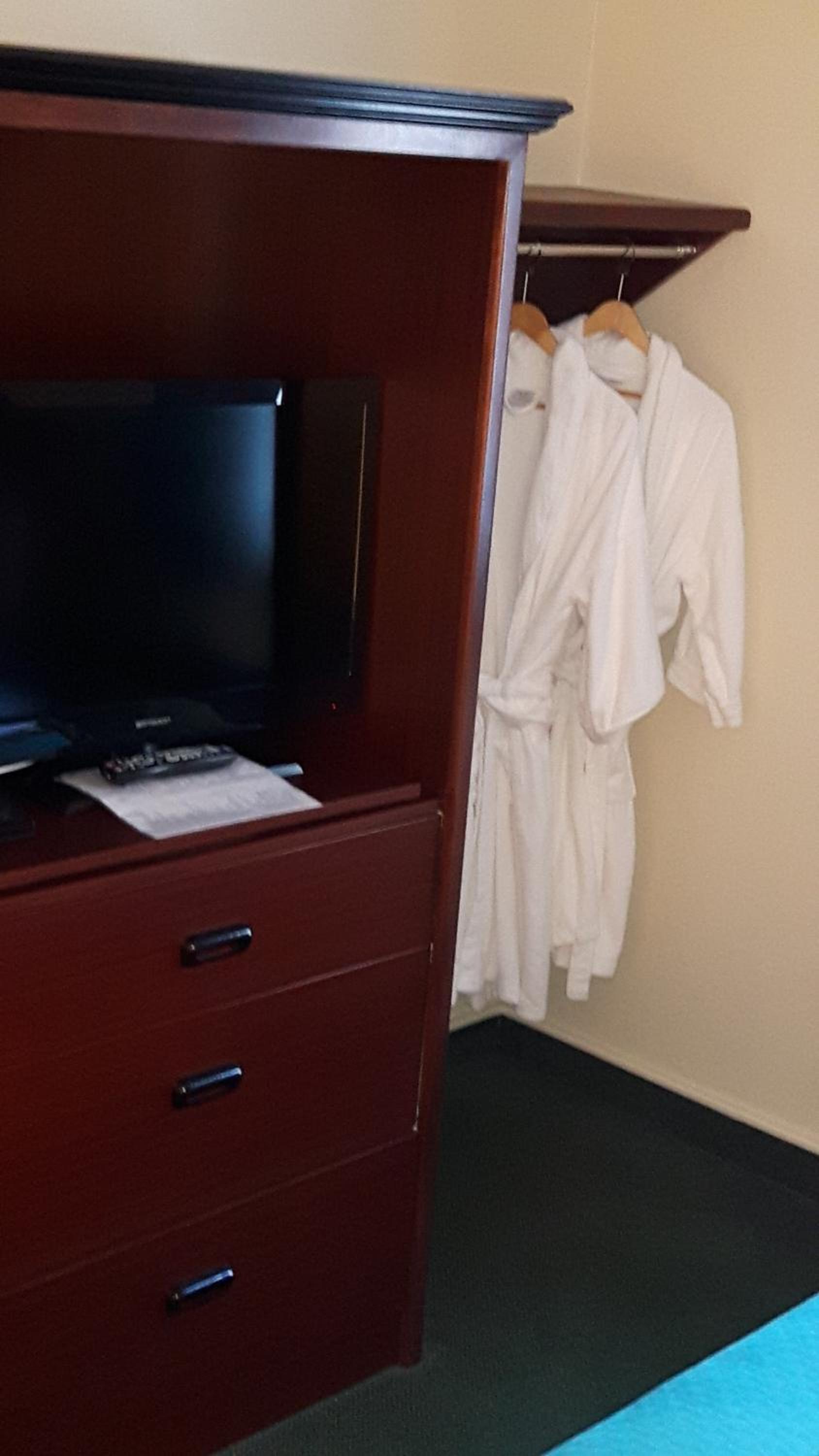 Jacuzzi King Suite - Non Smoking - Photo 1