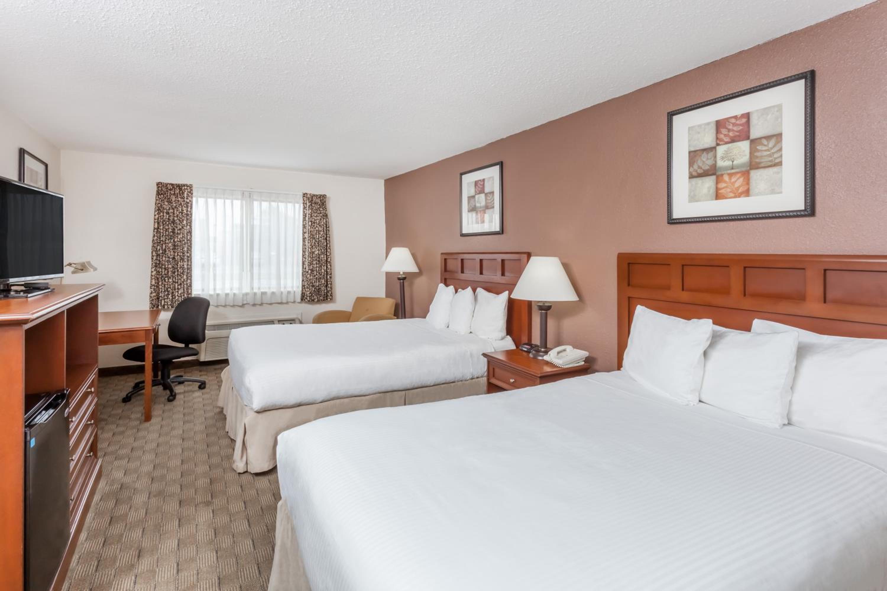 Double Room With Two Double Beds - Non-Smoking photo 3
