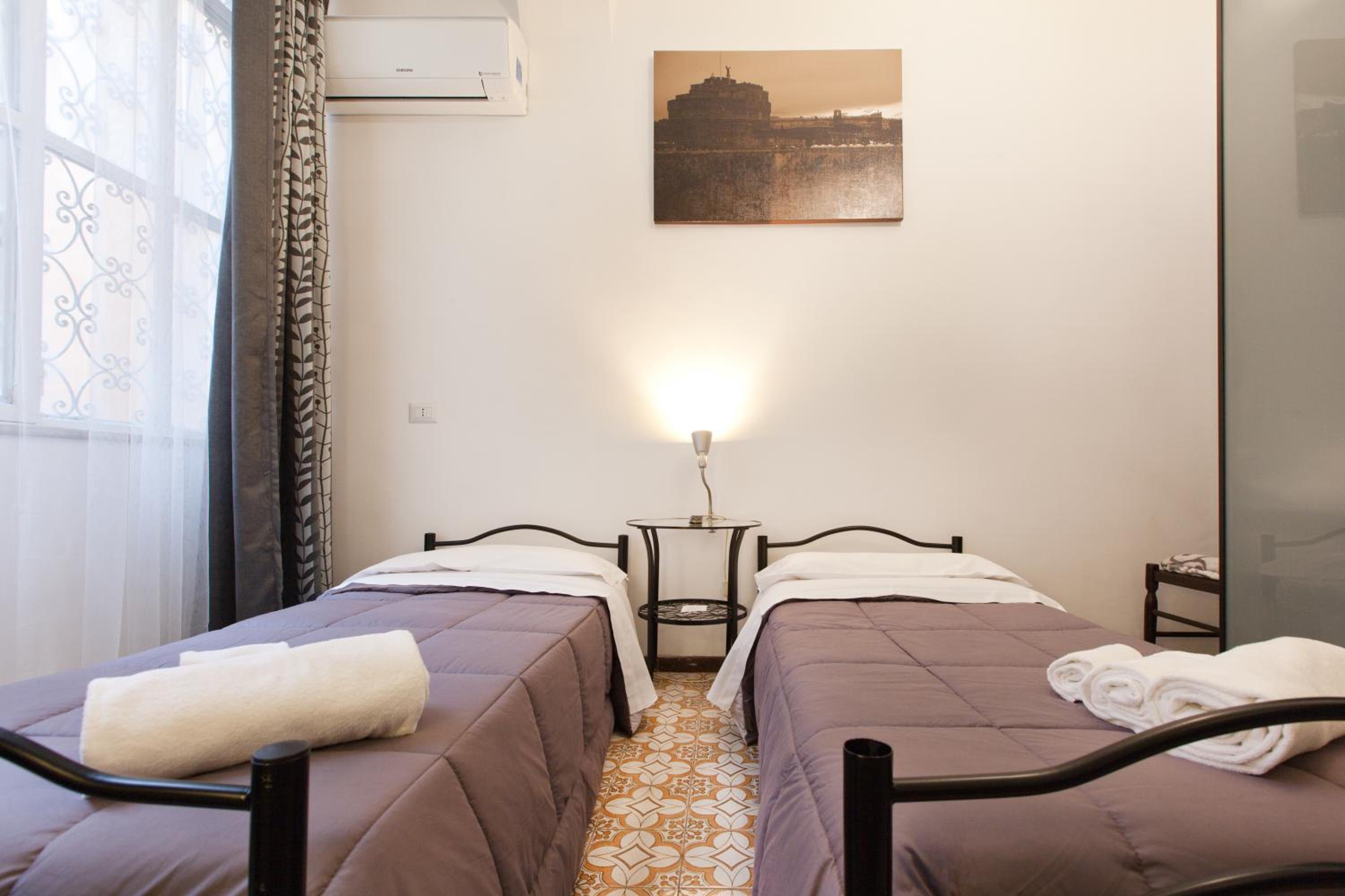 Twin Room with Private External Bathroom photo 3