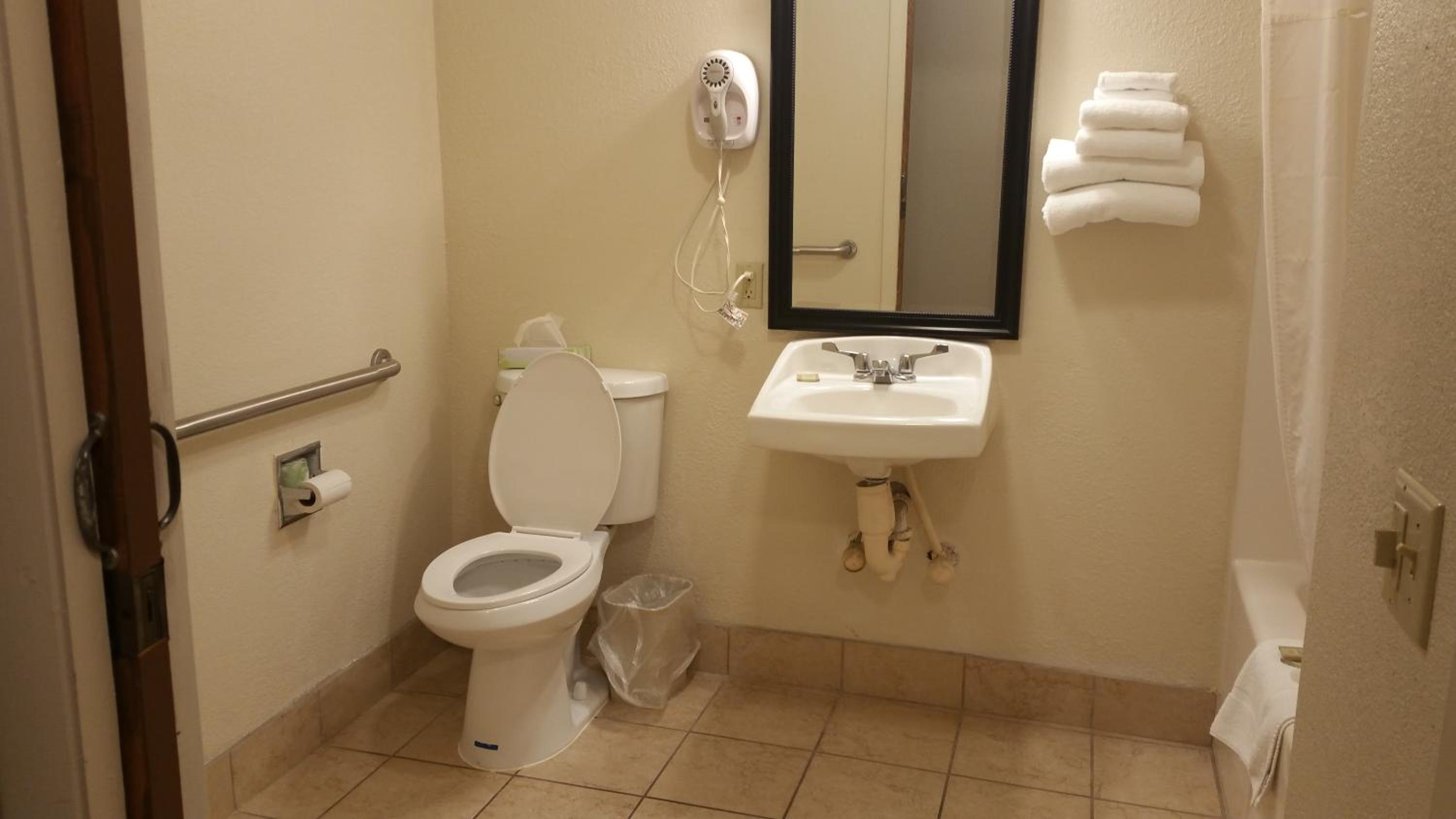 Double Room - Disability Access - Non-Smoking photo 3
