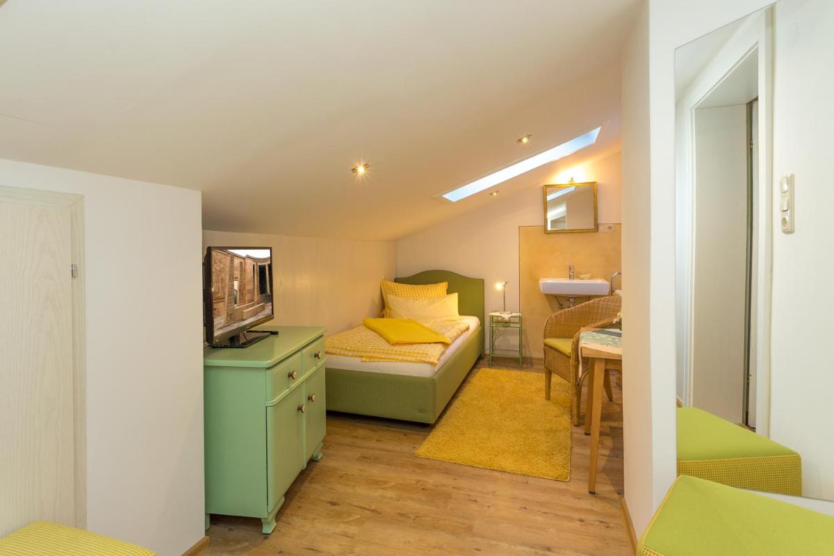 Apartment with Mountain View photo 2