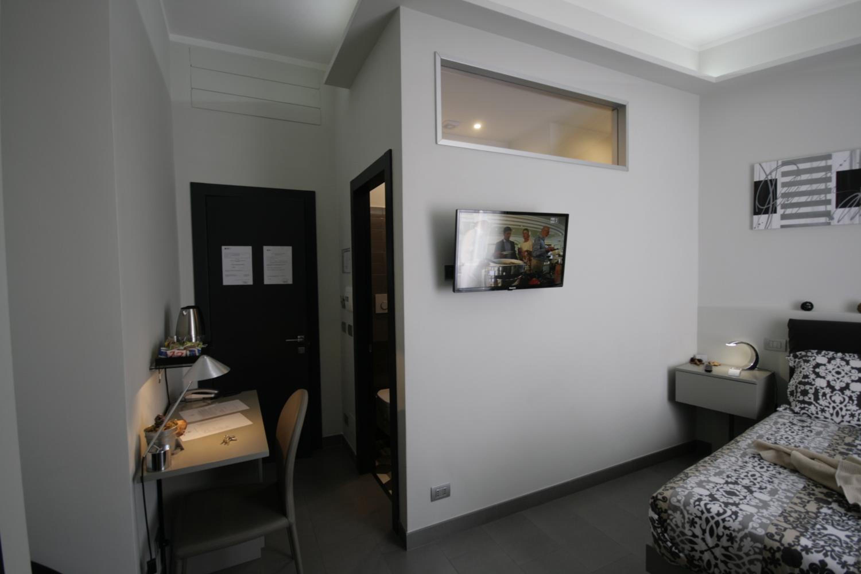 Double Room with Private Bathroom photo 2