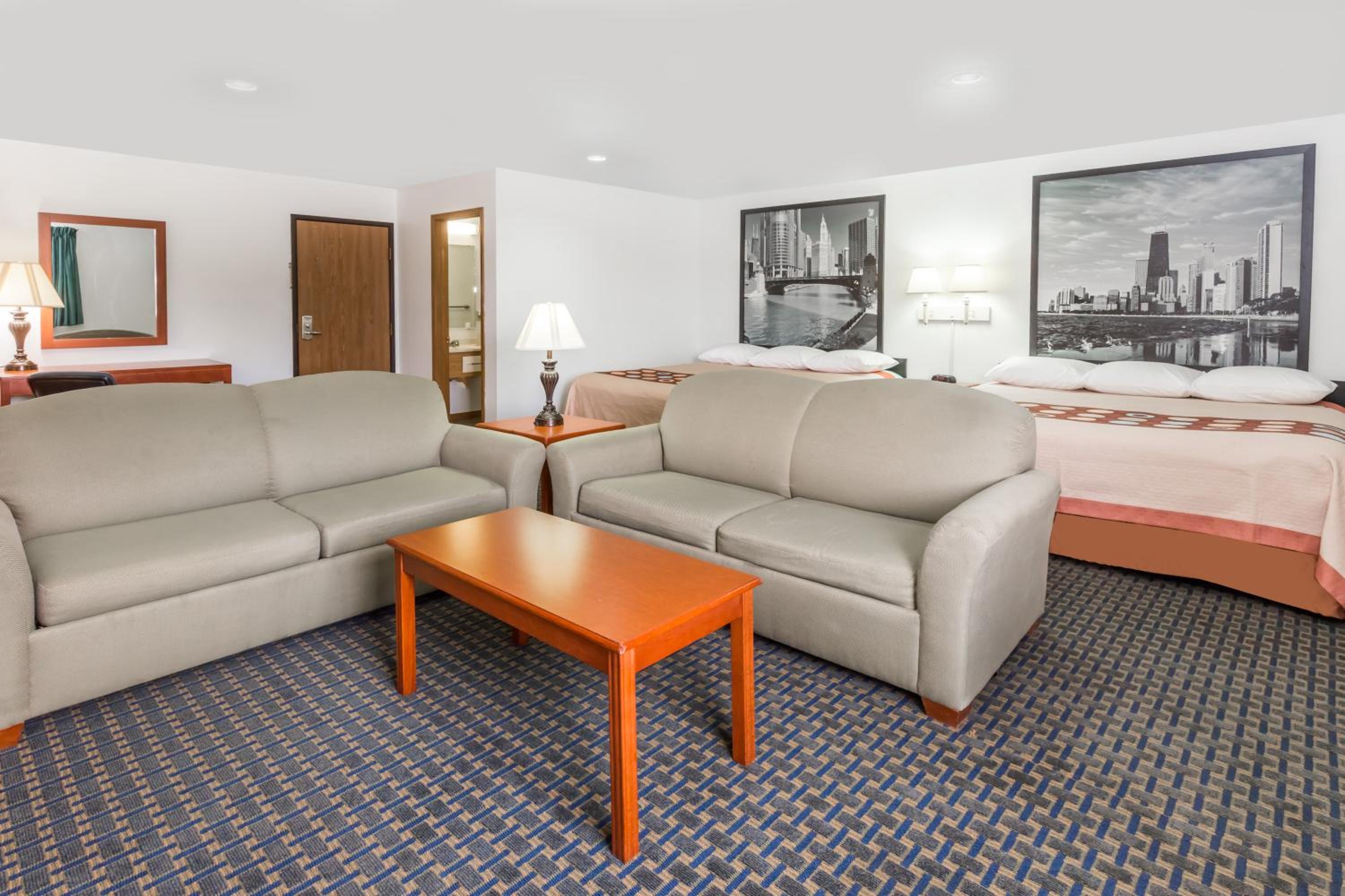 Deluxe King Suite - Non-Smoking - Photo 1