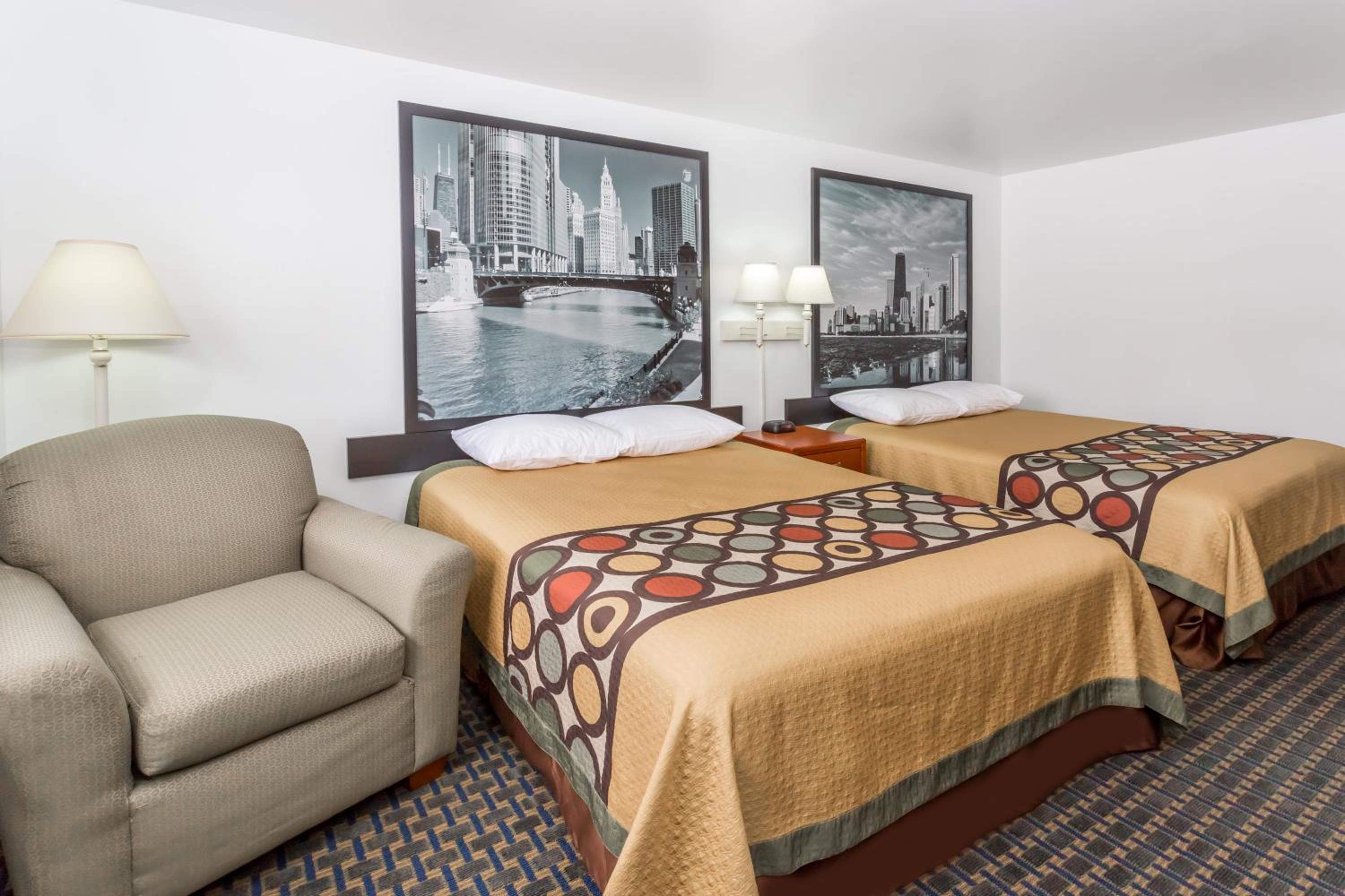 Queen Room with Two Queen Beds - Non-Smoking - Photo 1