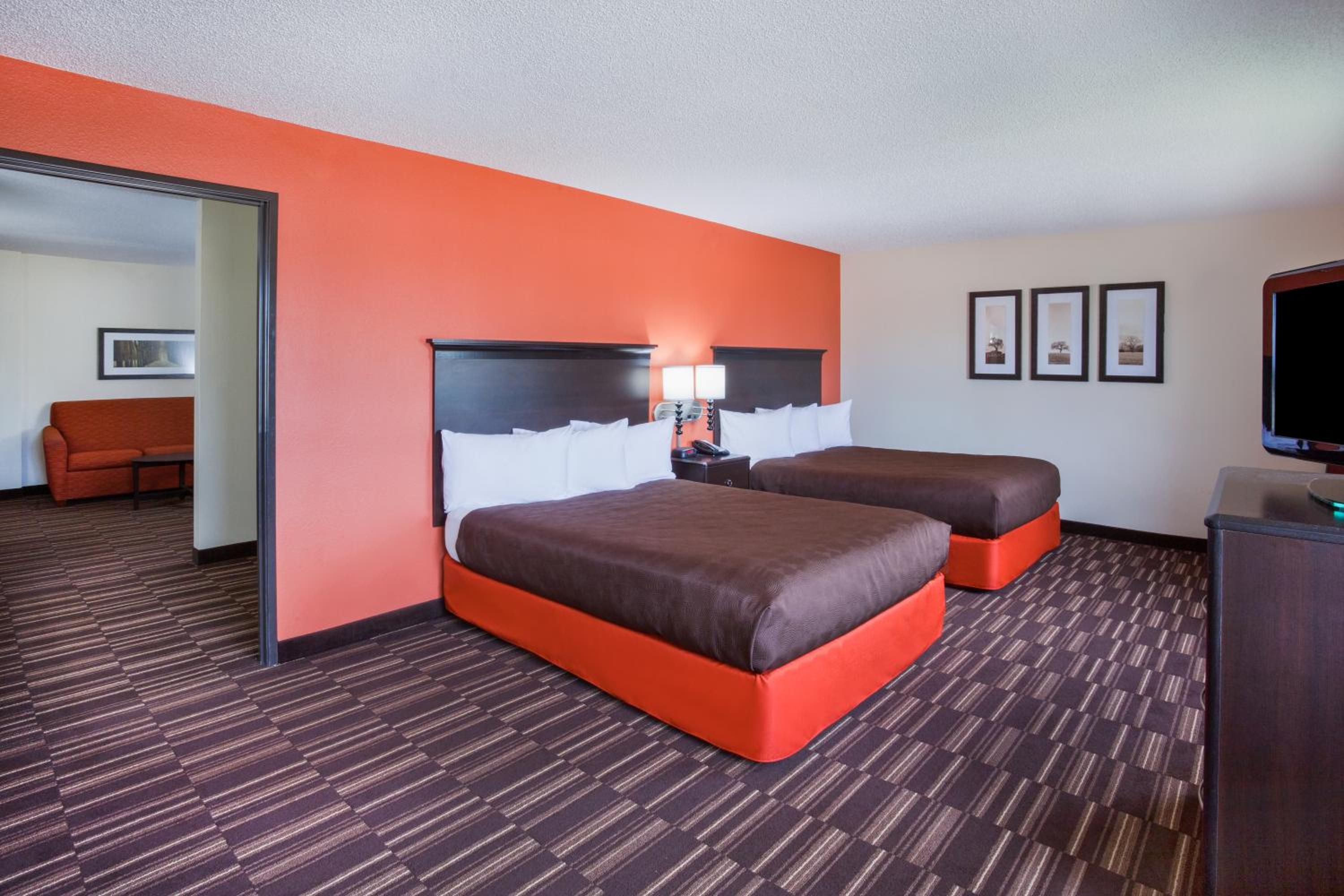 Suite with Two Queen Beds - Non-Smoking photo 3