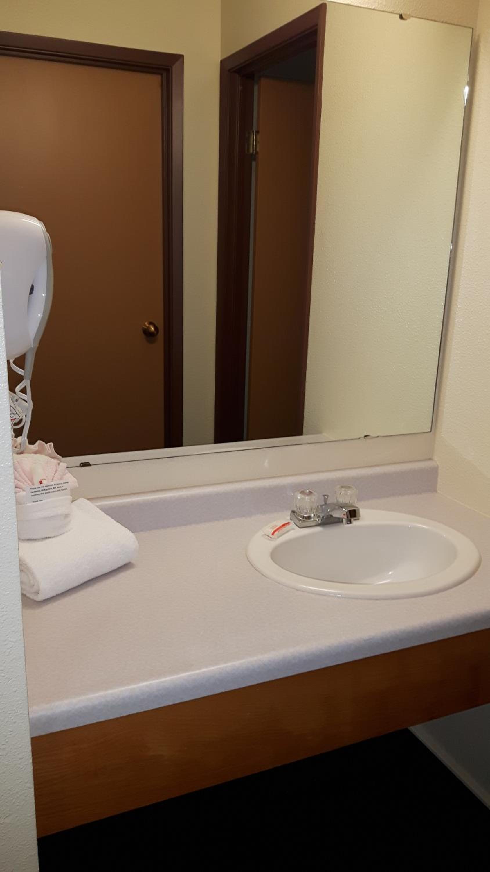 Deluxe King Suite - Non-Smoking - Photo 3