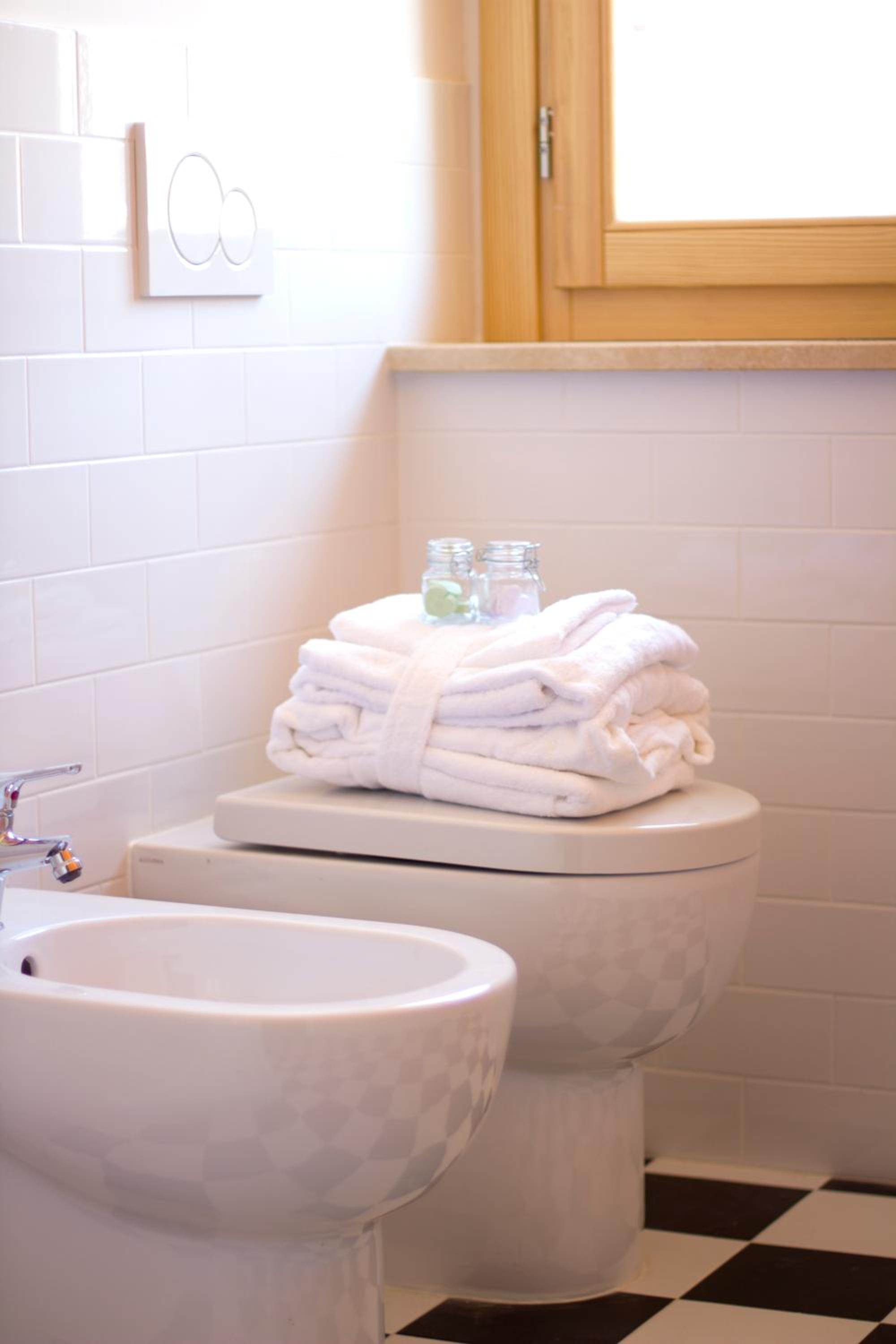 Twin Room with Private External Bathroom photo 3
