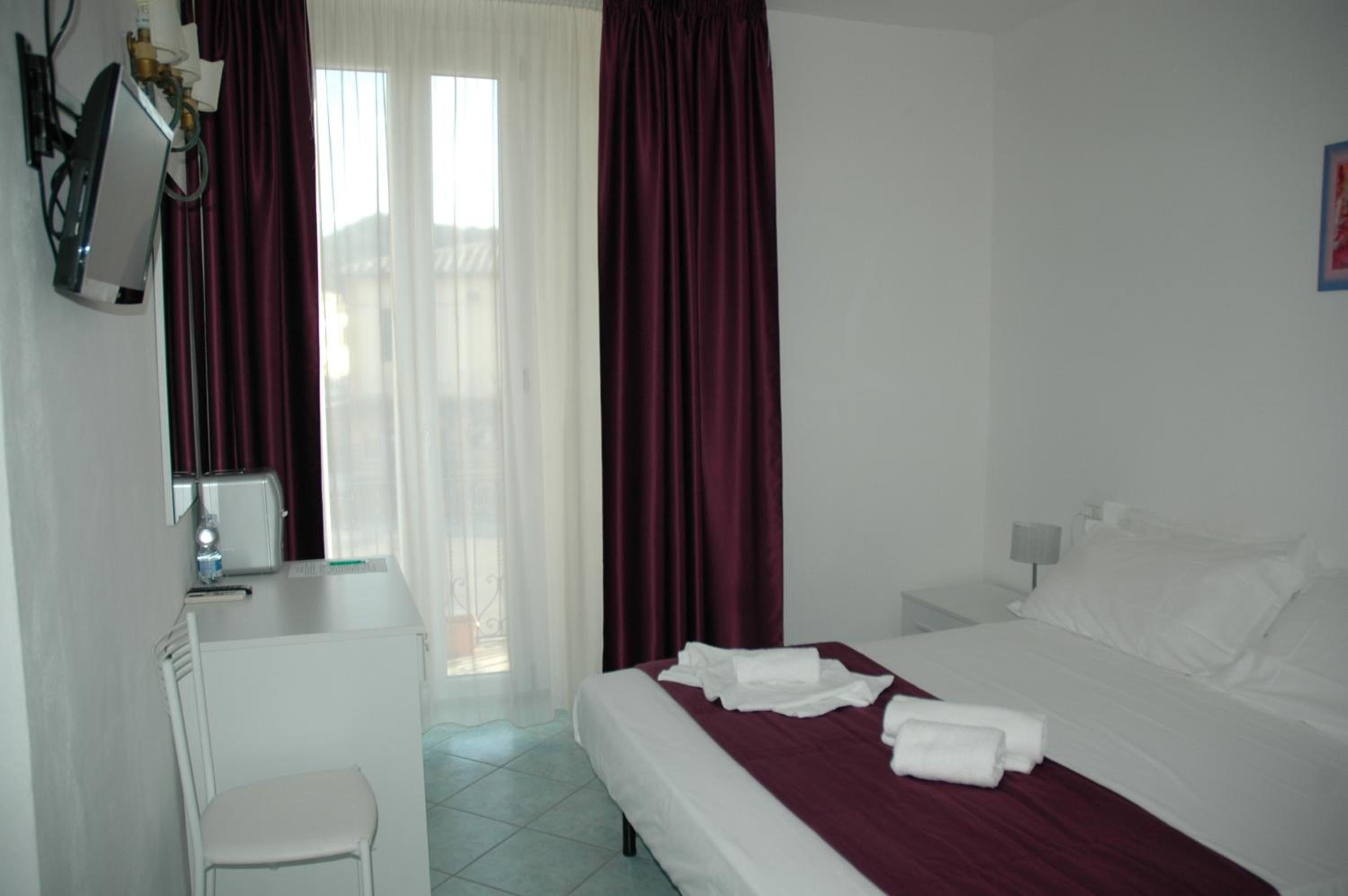 Double Room - Photo 16
