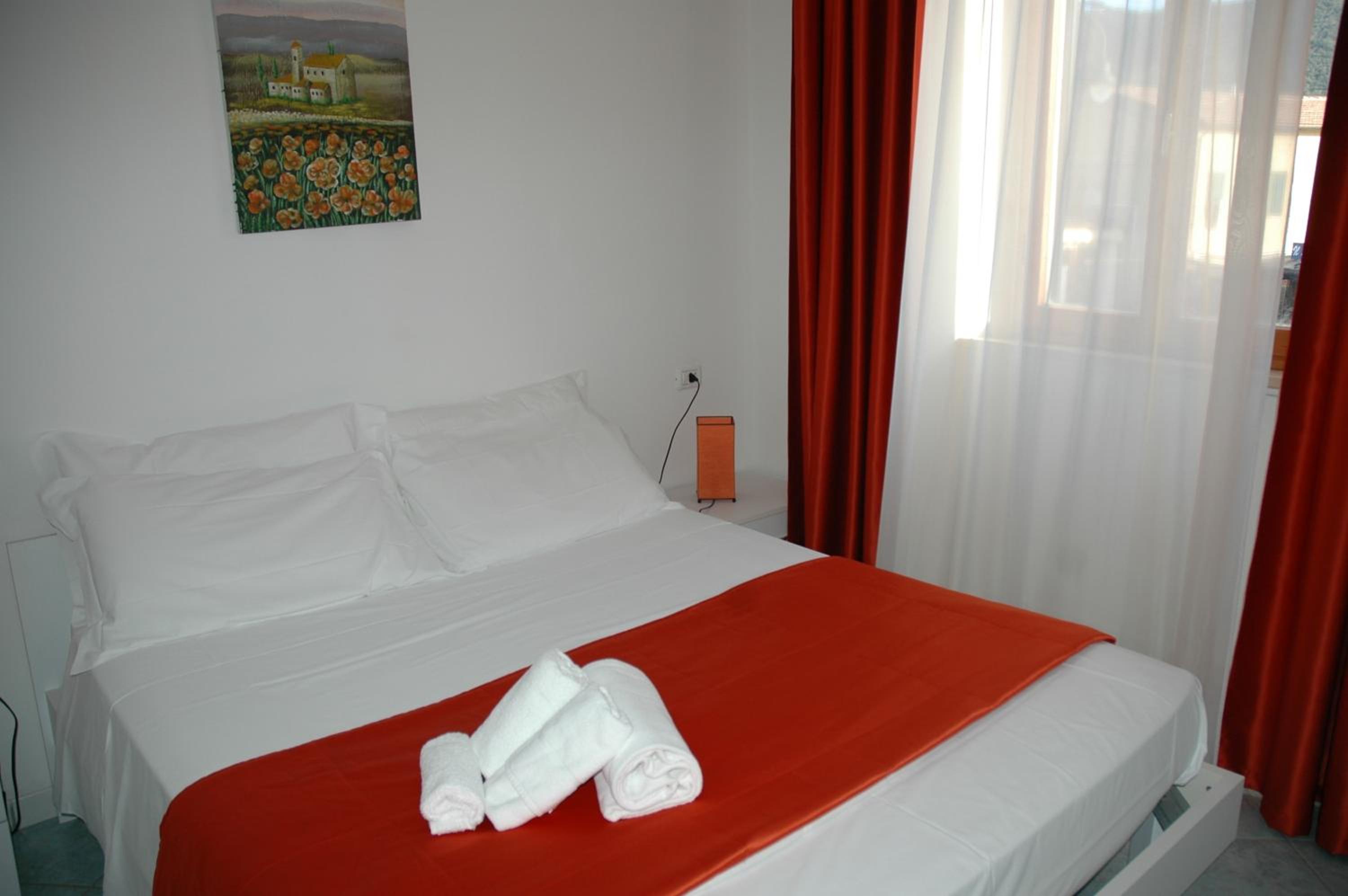 Double Room - Photo 5