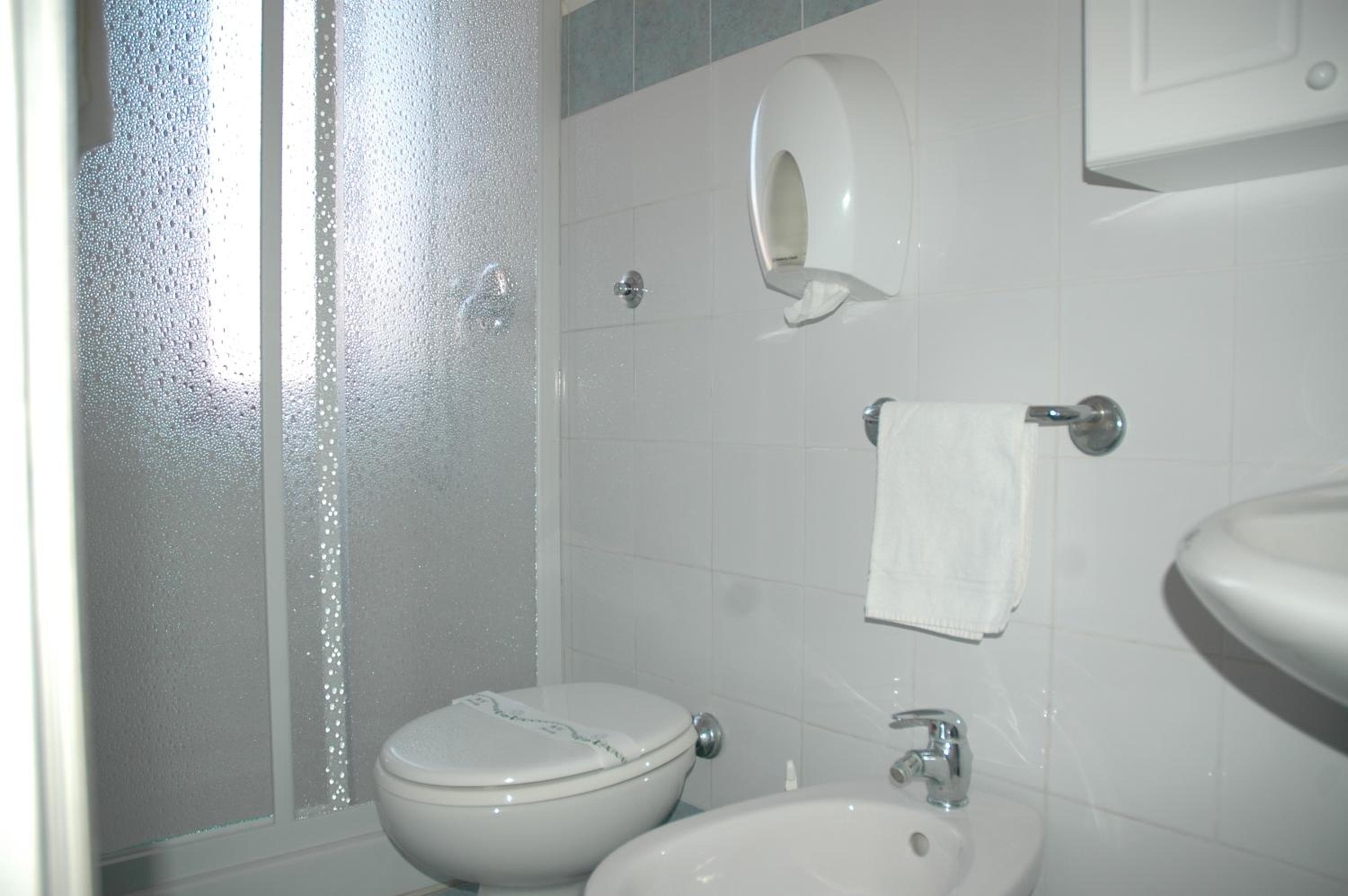 Double Room - Photo 12