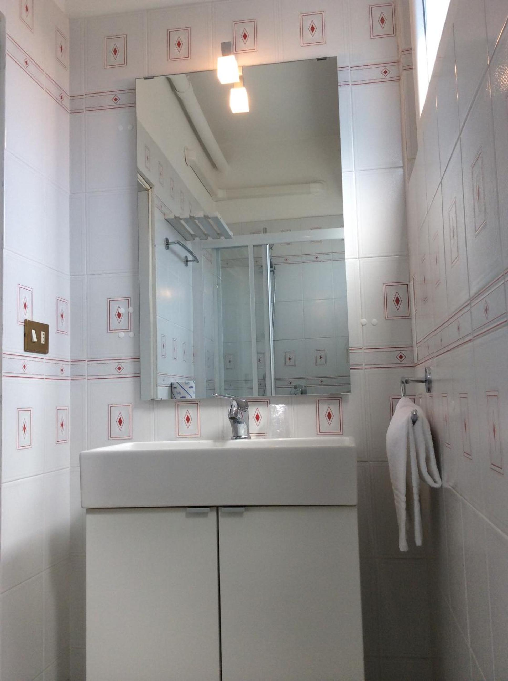 Double Room - Photo 10