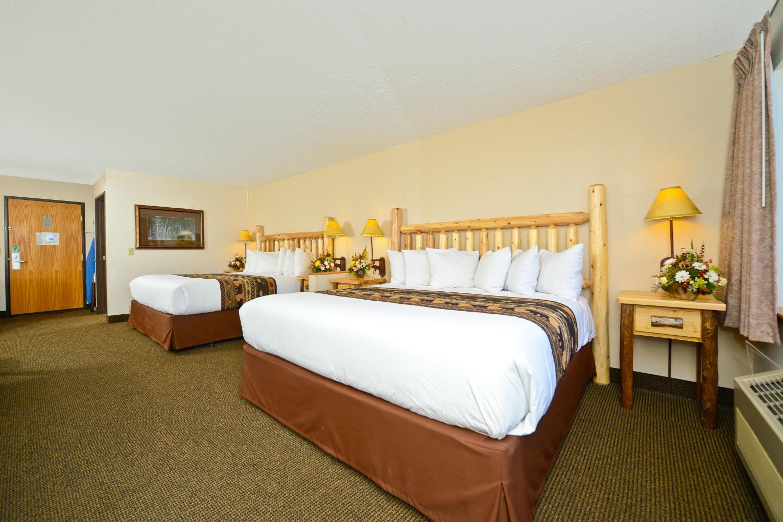 King Room with Two King Beds photo 1