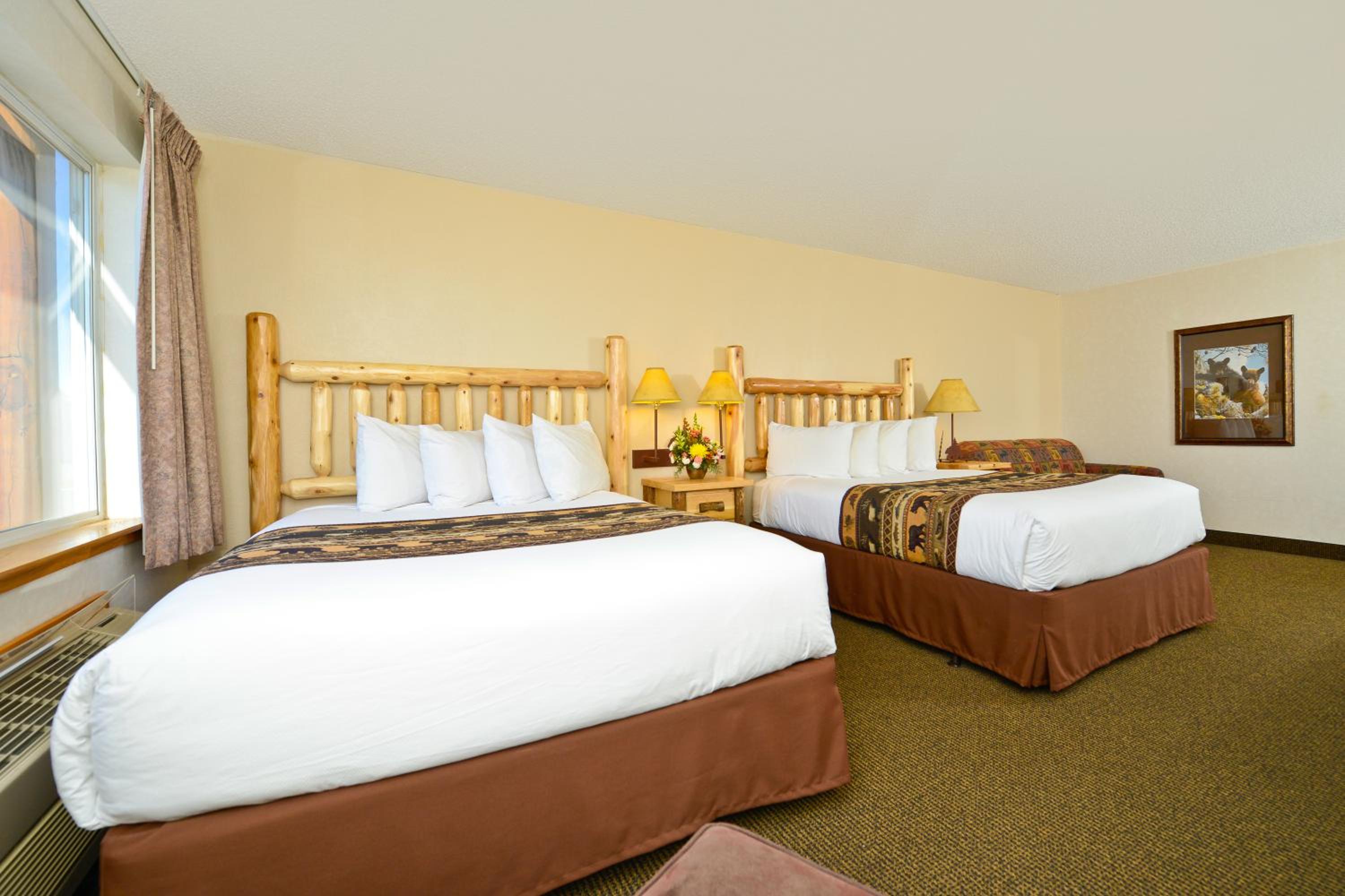 Queen Room with Two Queen Beds and Sofa Bed photo 1