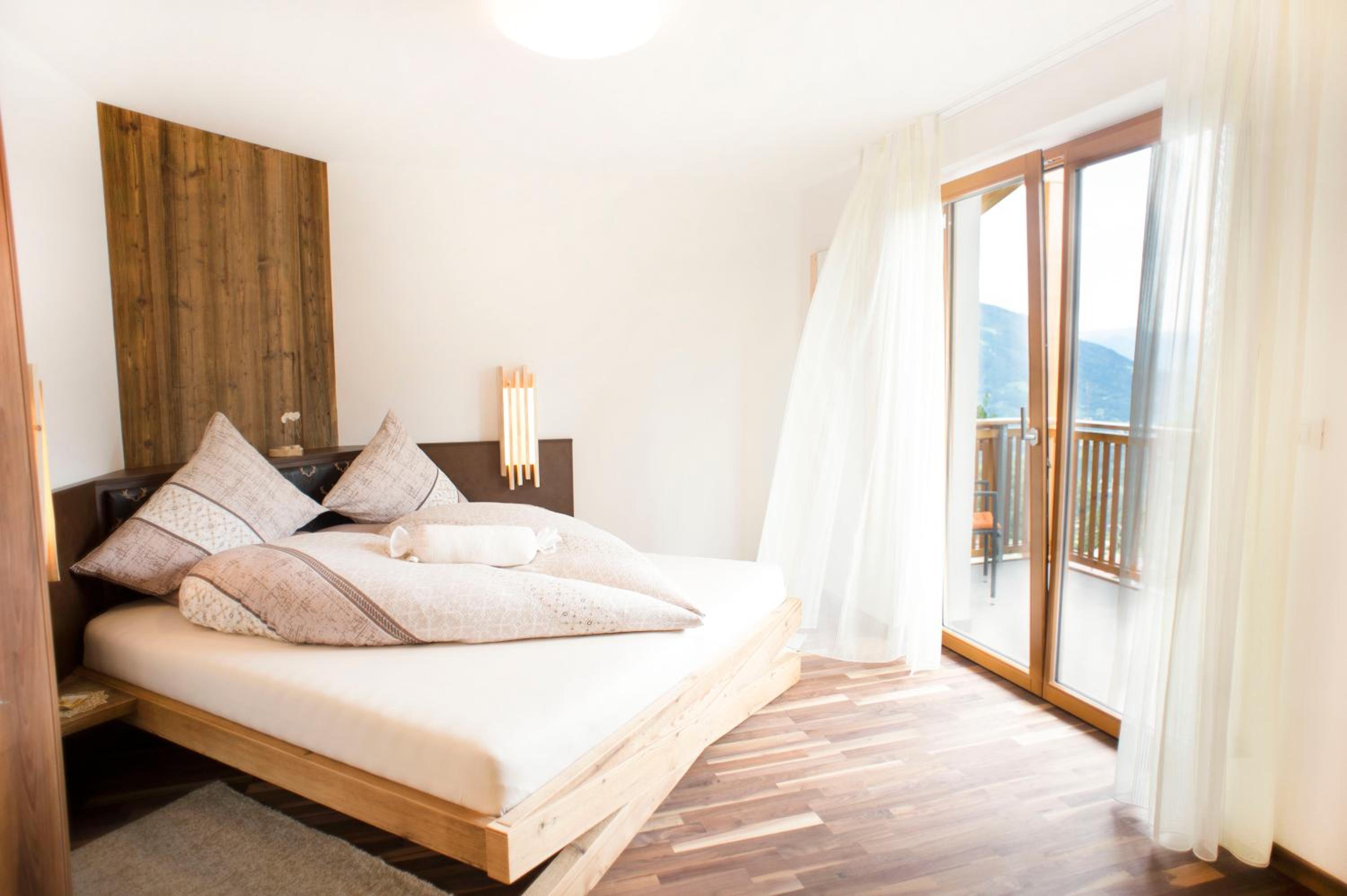 Apartment with Mountain View