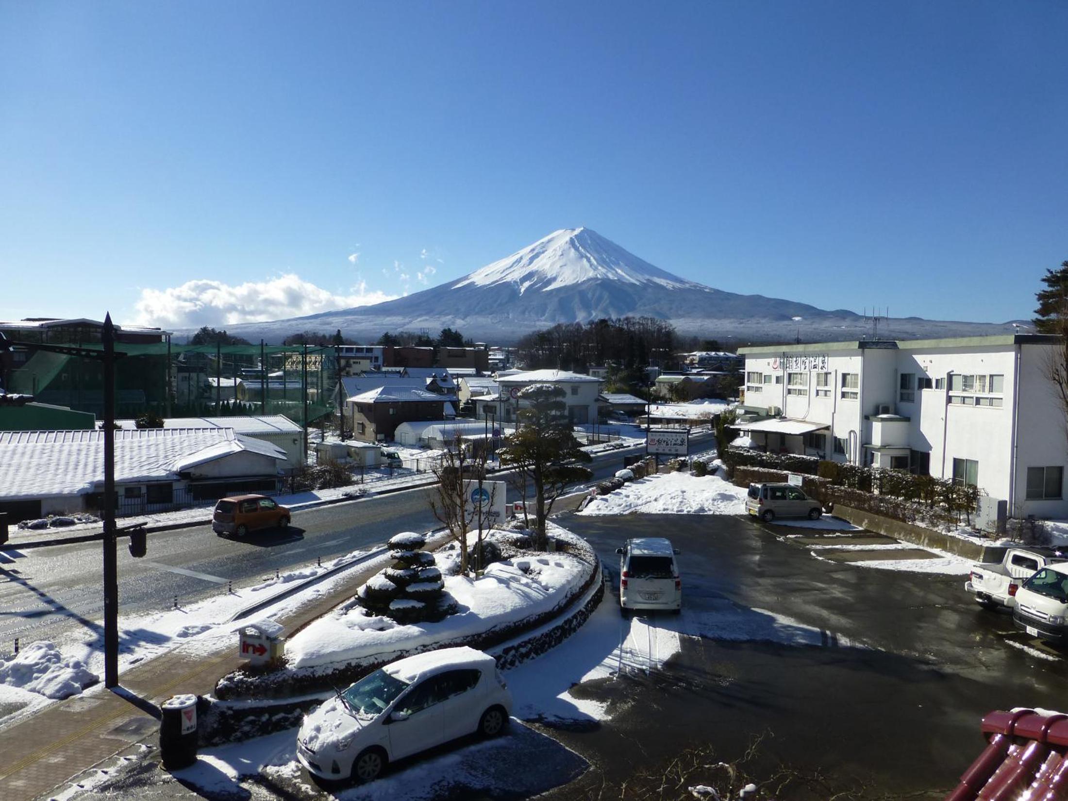 Twin Room with Tatami Area with Mt. Fuji View - Photo 3