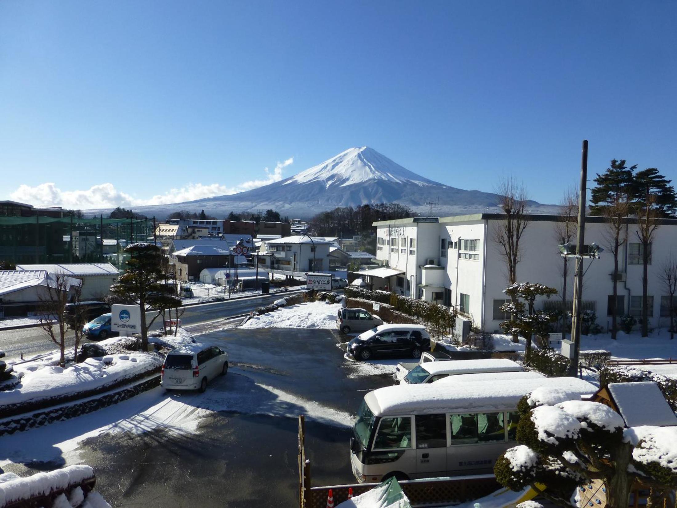 Japanese-Style Room with Mt. Fuji View - Photo 10
