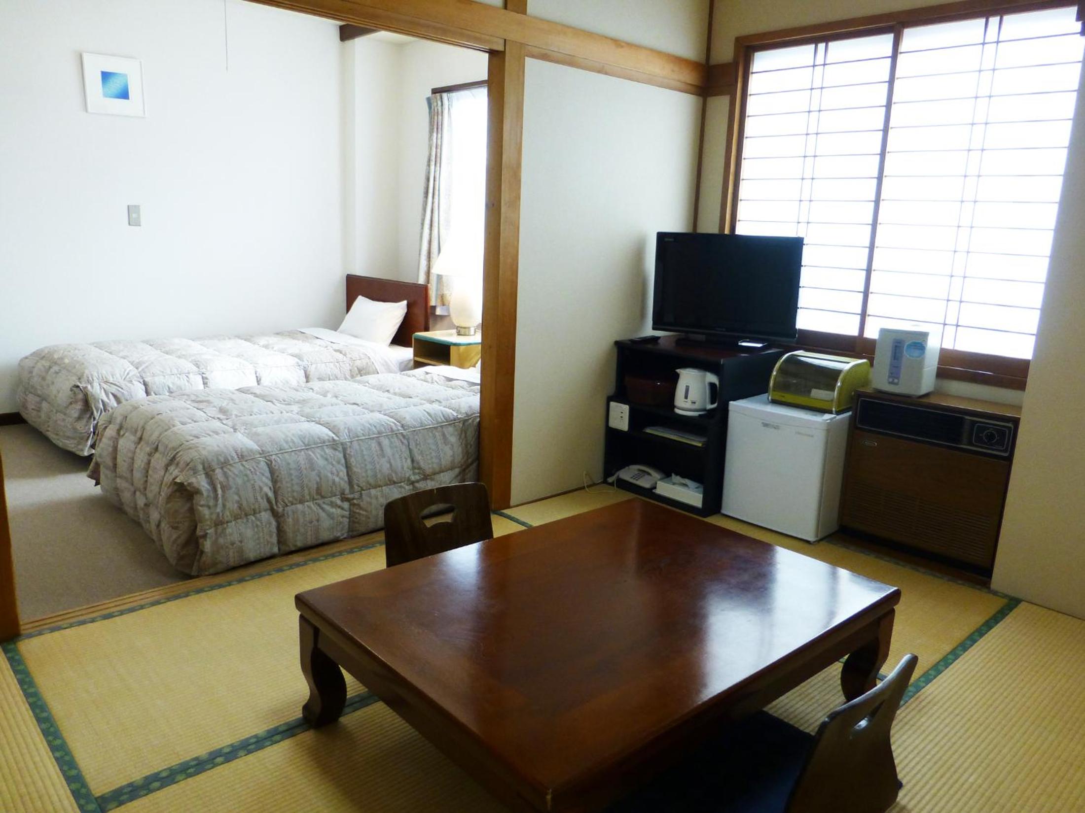 Twin Room with Tatami Area with Mt. Fuji View - Photo 13