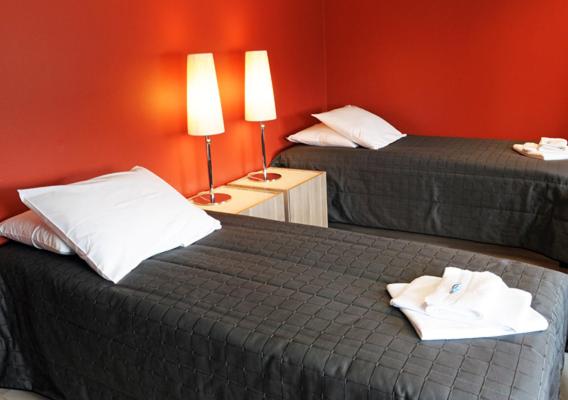 Standard Twin Room - Photo 2