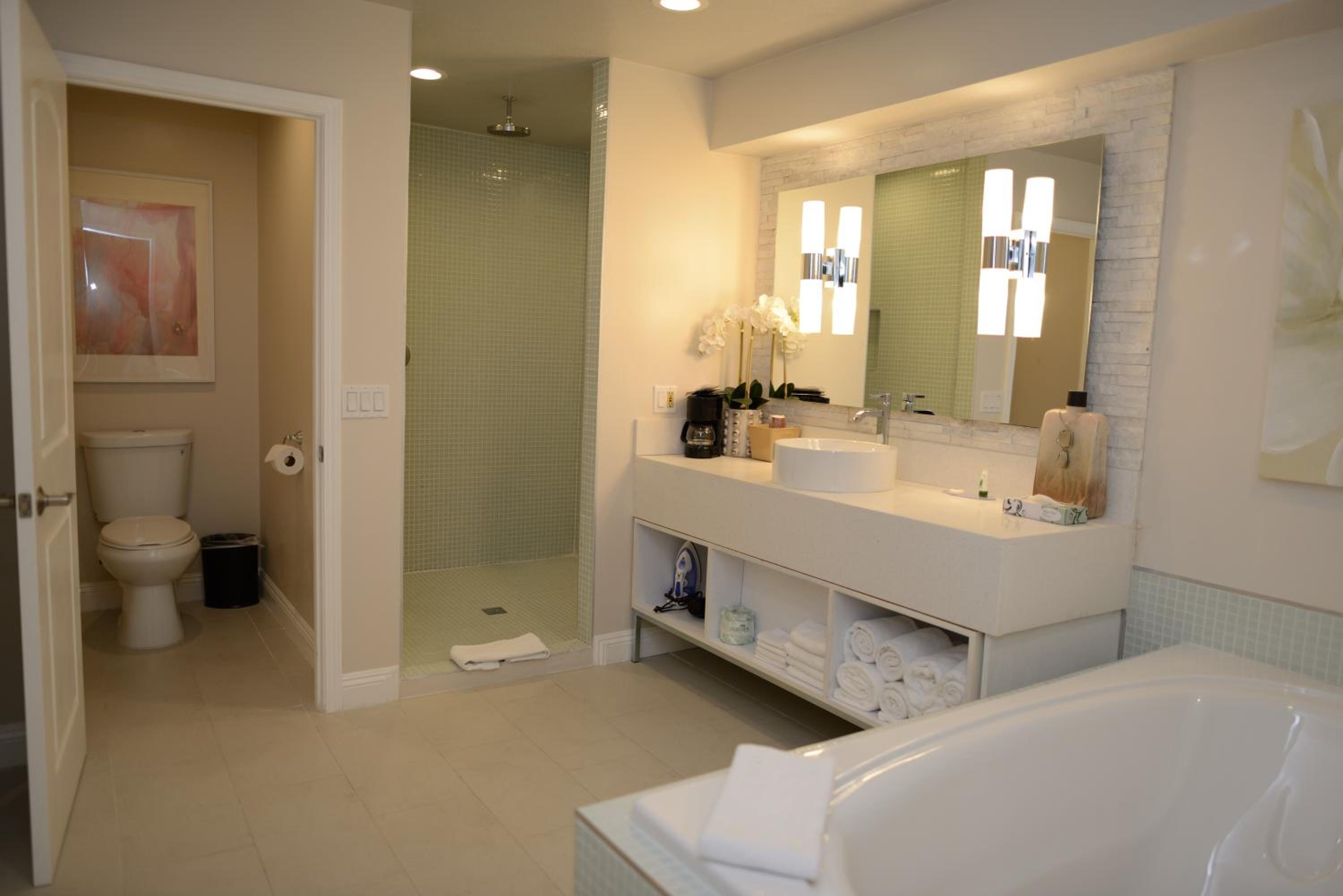 Premier Suite - Photo 14