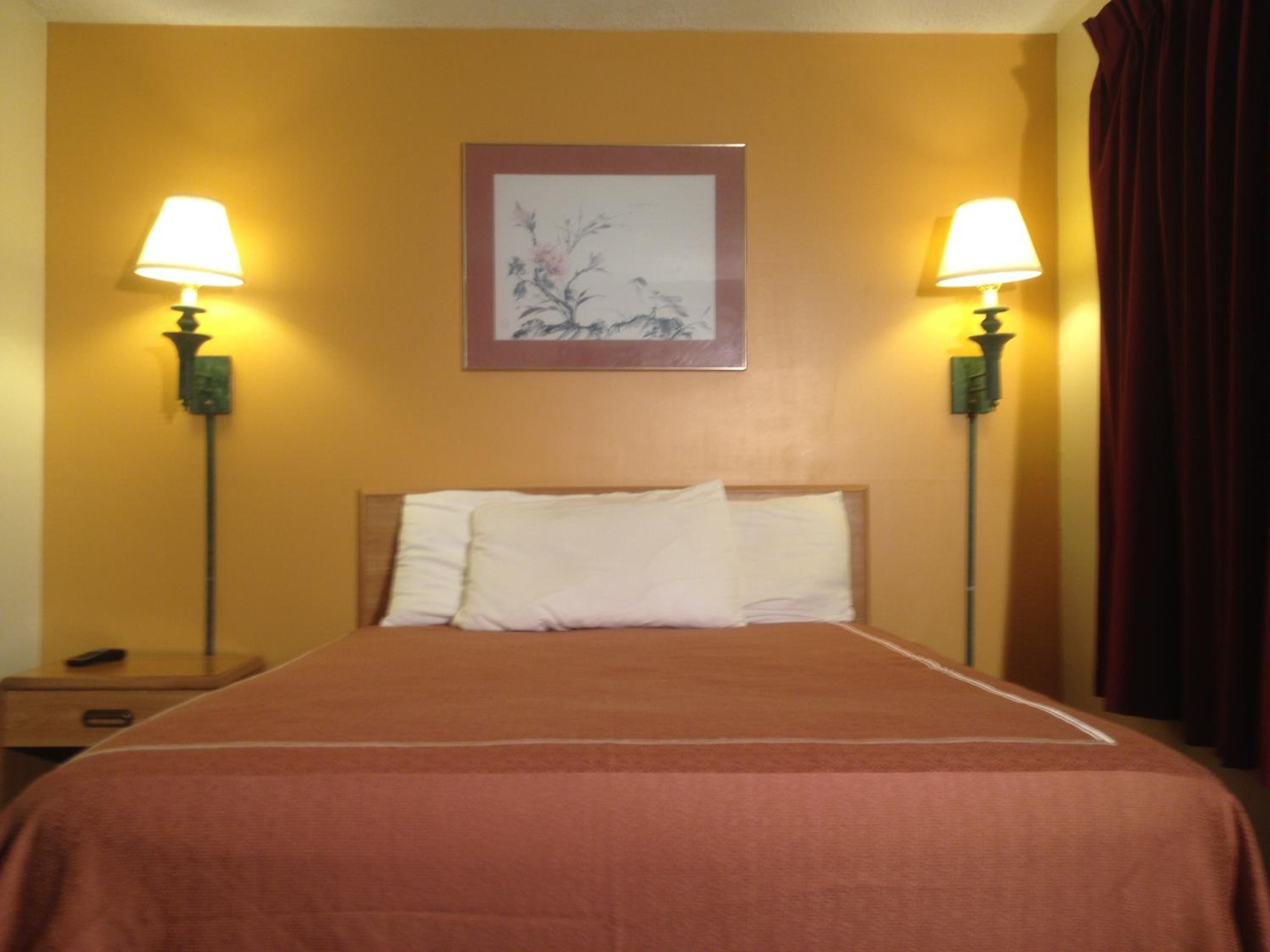 Standard Queen Room - Non-Smoking - Photo 4